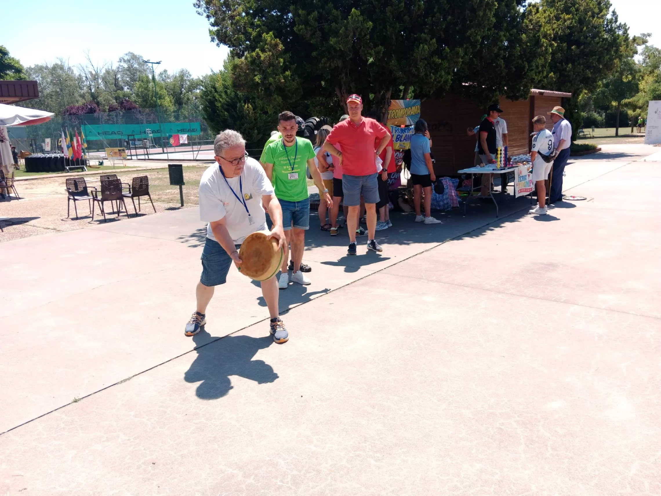 Aranda de Duero, lanzamiento de queso, pesa 12 kilos.