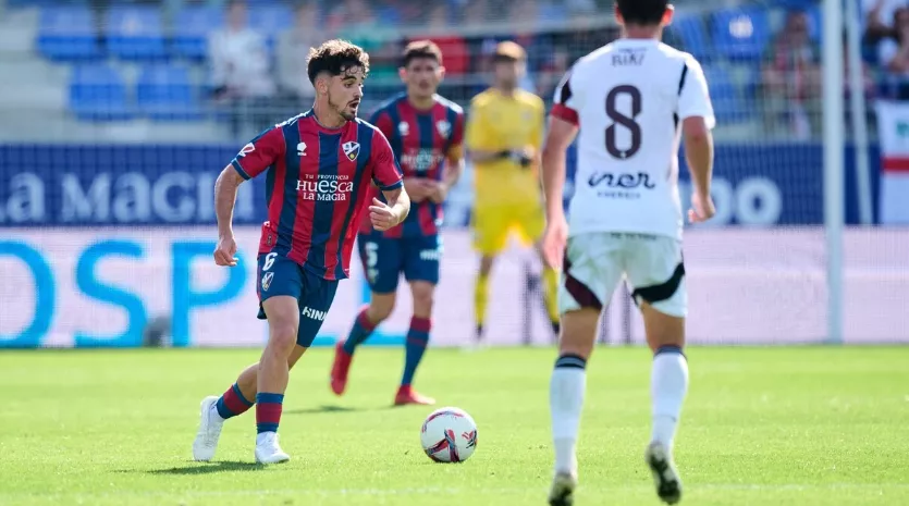 Javi Mier seguirá en el Huesca.