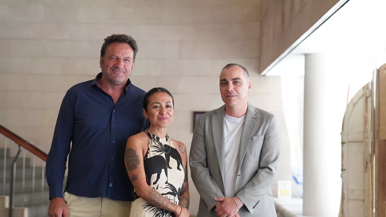 Jesus Gericó, alcalde de Sallent, Amalia Ortiz y Carlos Sampériz. Foto Pirineos Sur