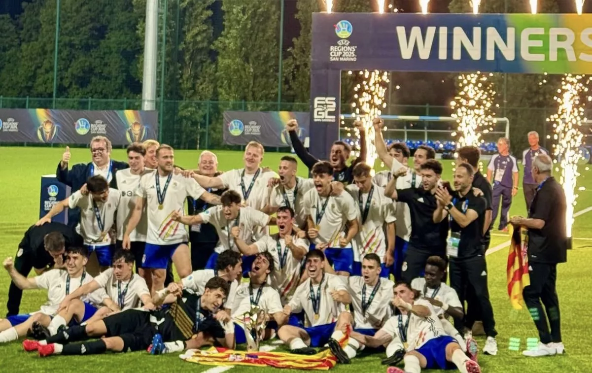 Aragón celebra el título de la Copa Regiones.