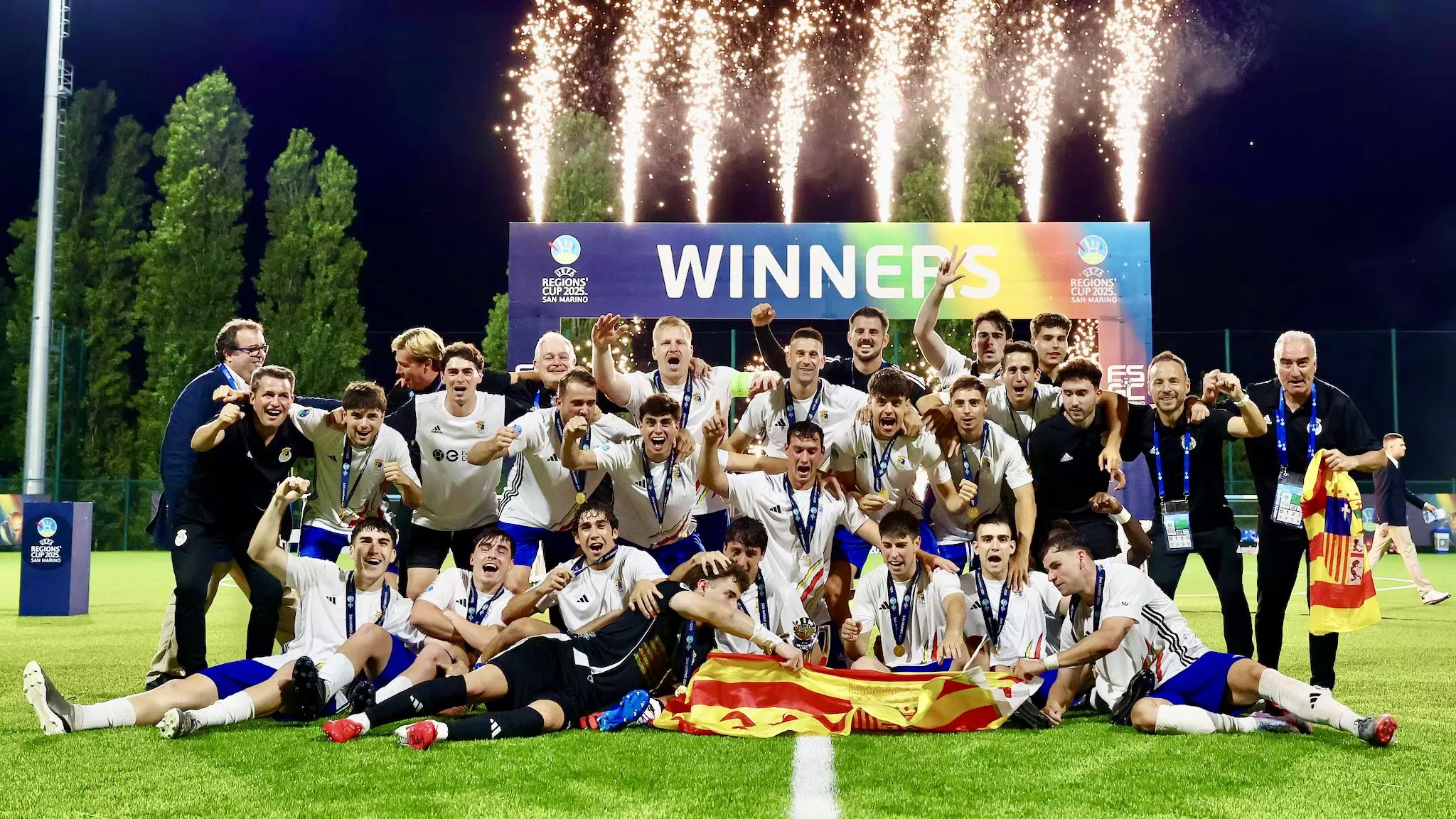 Aragón celebra el título de la Copa Regiones.