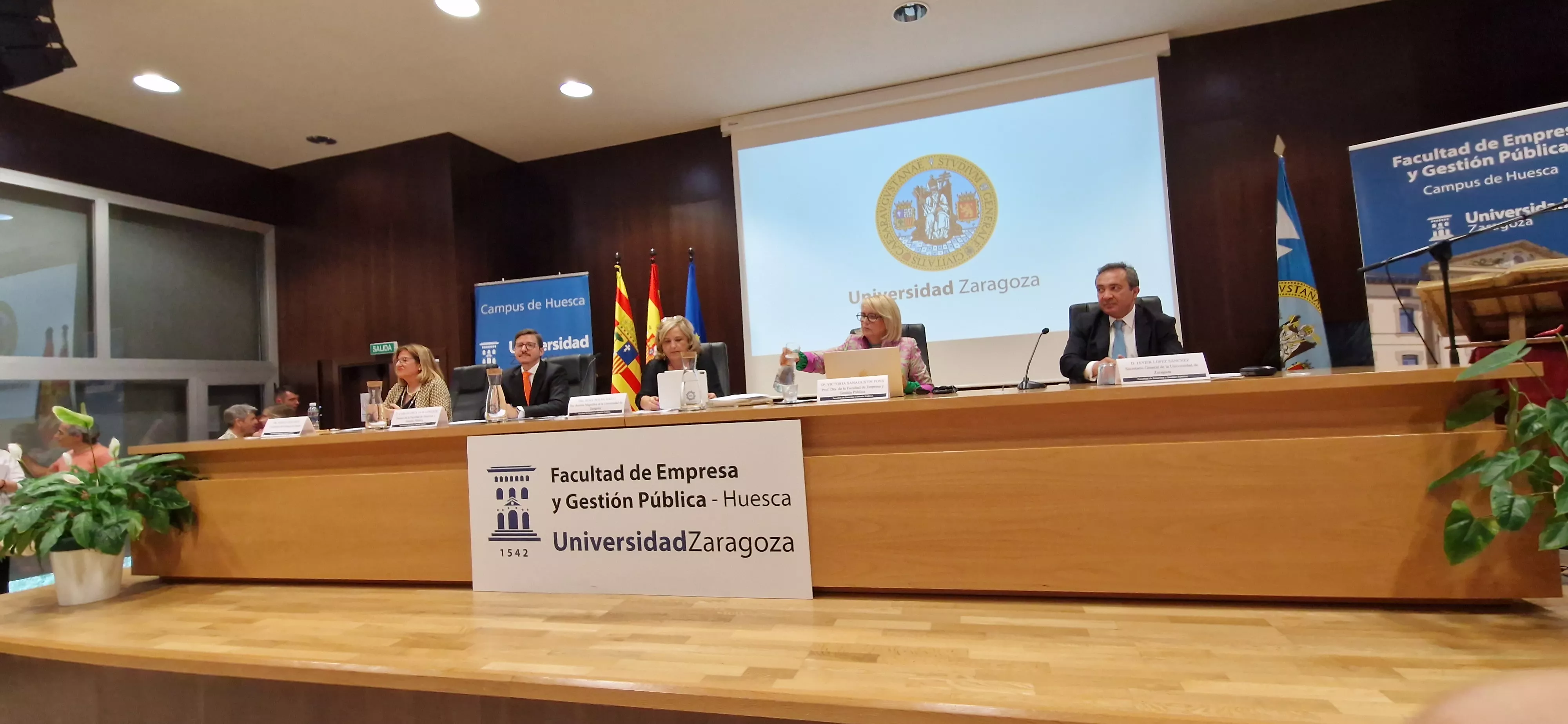 Toma de posesión del nuevo decano de la Facultad de Empresa, Carlos Orús Sanclemente. Foto Myriam Martínez