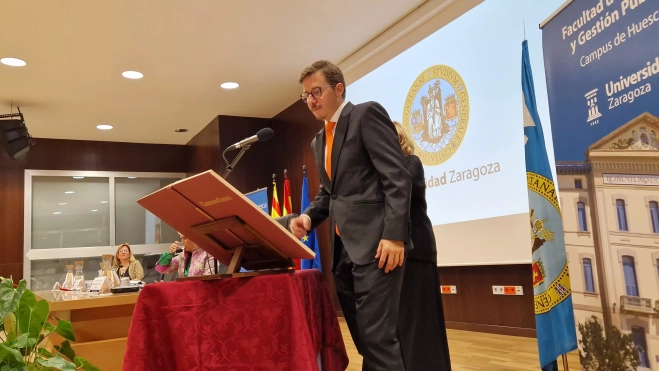 Toma de posesión del nuevo decano de la Facultad de Empresa, Carlos Orús Sanclemente. Foto Myriam Martínez
