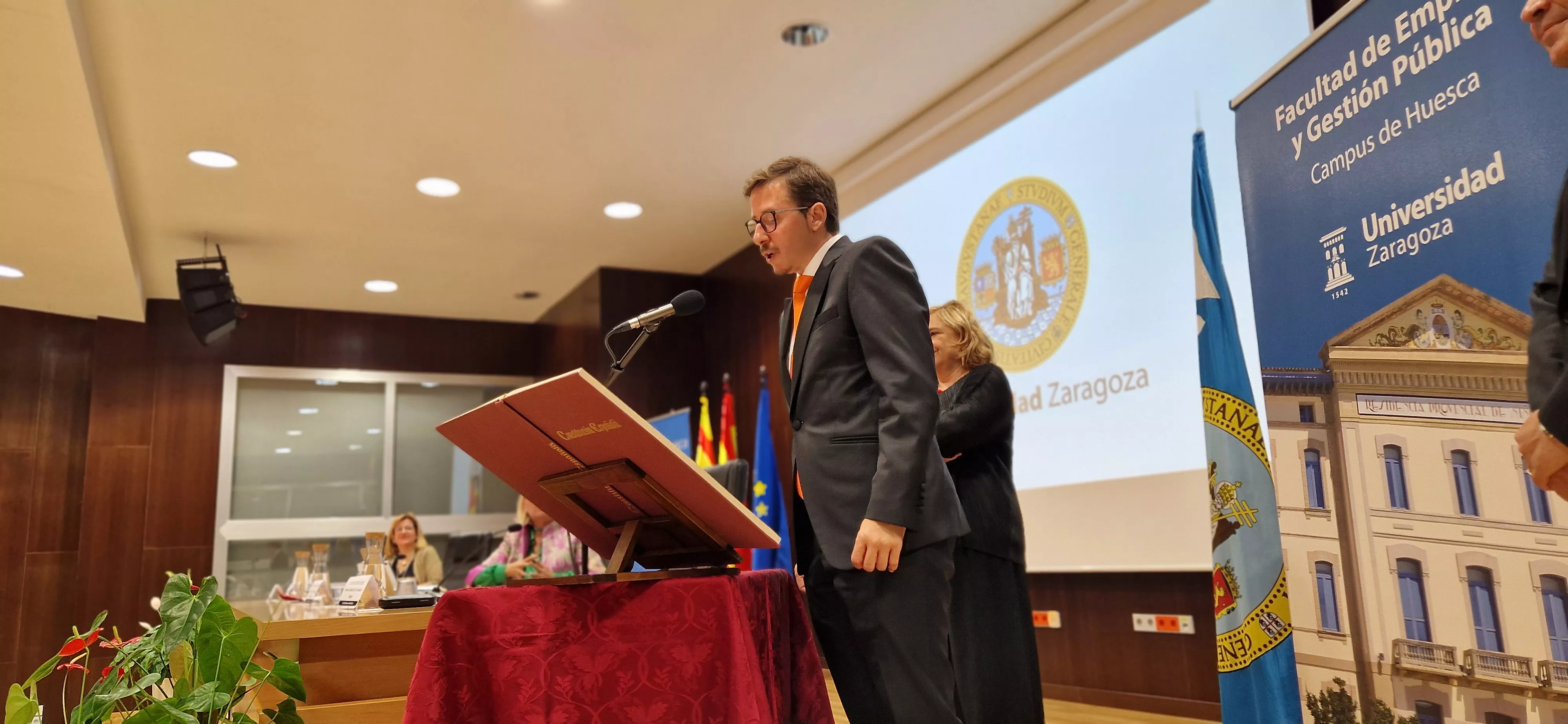 Toma de posesión del nuevo decano de la Facultad de Empresa, Carlos Orús Sanclemente. Foto Myriam Martínez