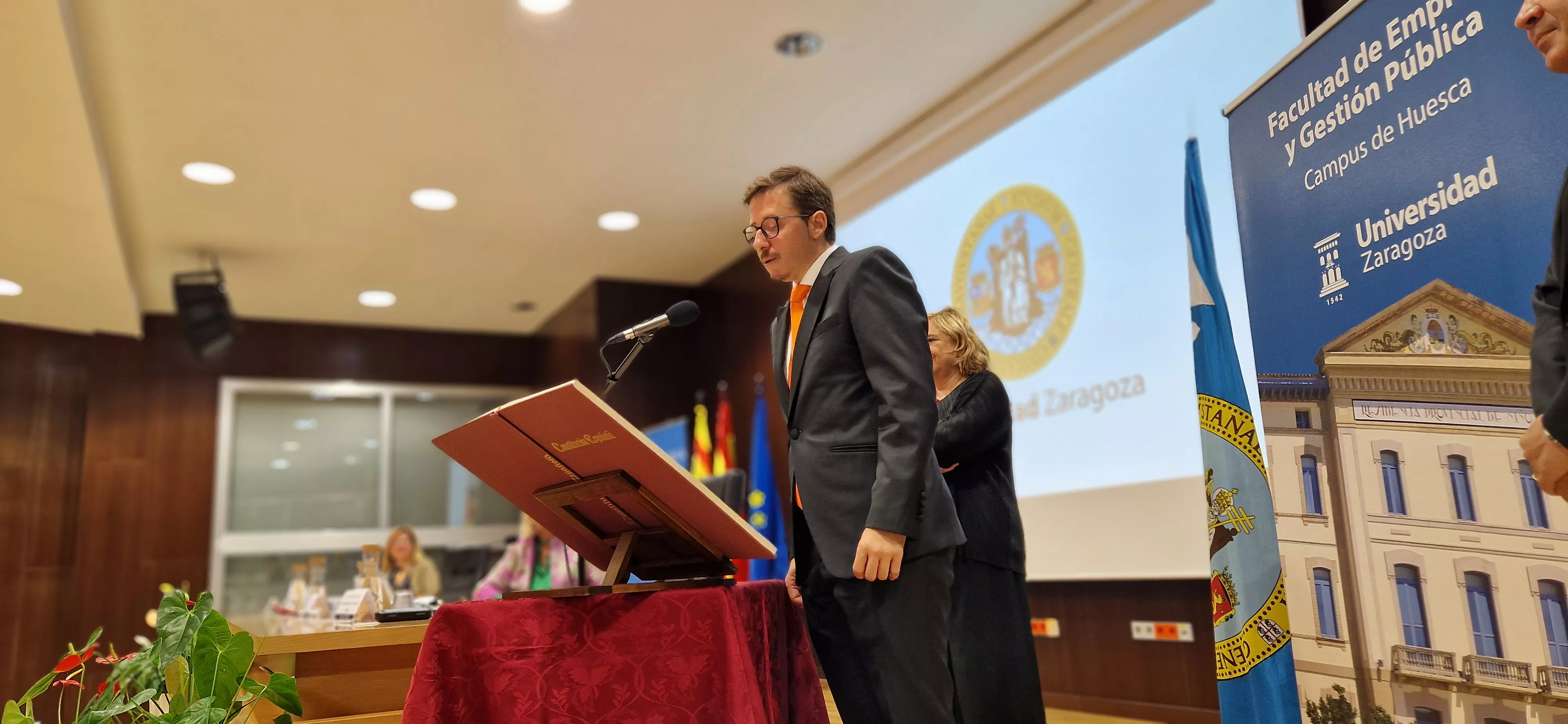 Toma de posesión del nuevo decano de la Facultad de Empresa, Carlos Orús Sanclemente. Foto Myriam Martínez