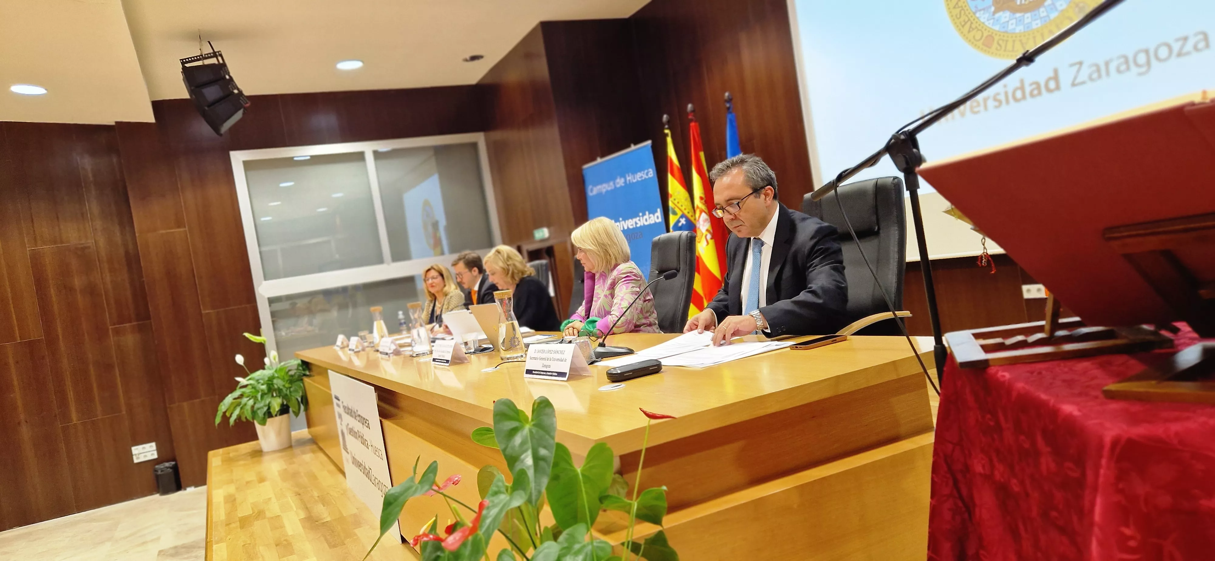Toma de posesión del nuevo decano de la Facultad de Empresa, Carlos Orús Sanclemente. Foto Myriam Martínez