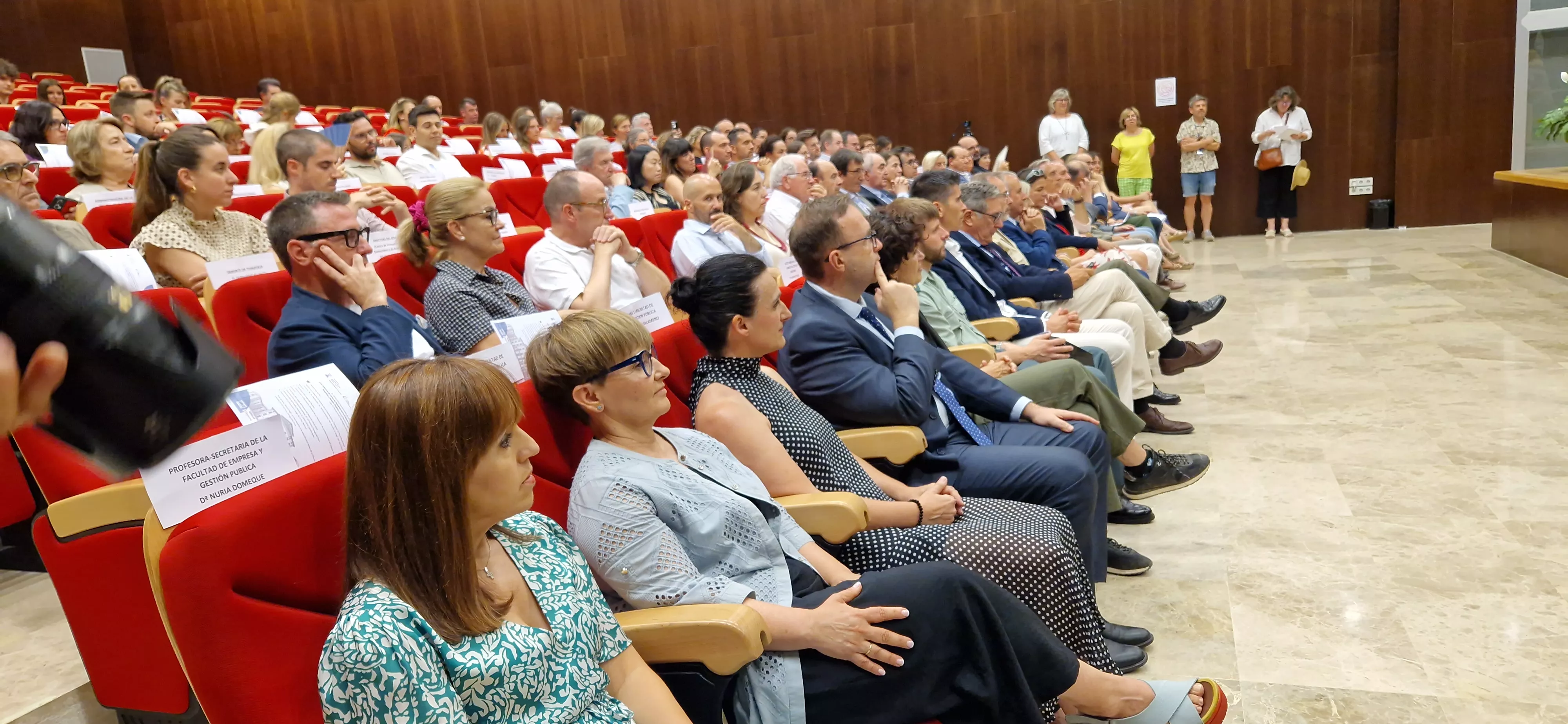 Toma de posesión del nuevo decano de la Facultad de Empresa, Carlos Orús Sanclemente. Foto Myriam Martínez