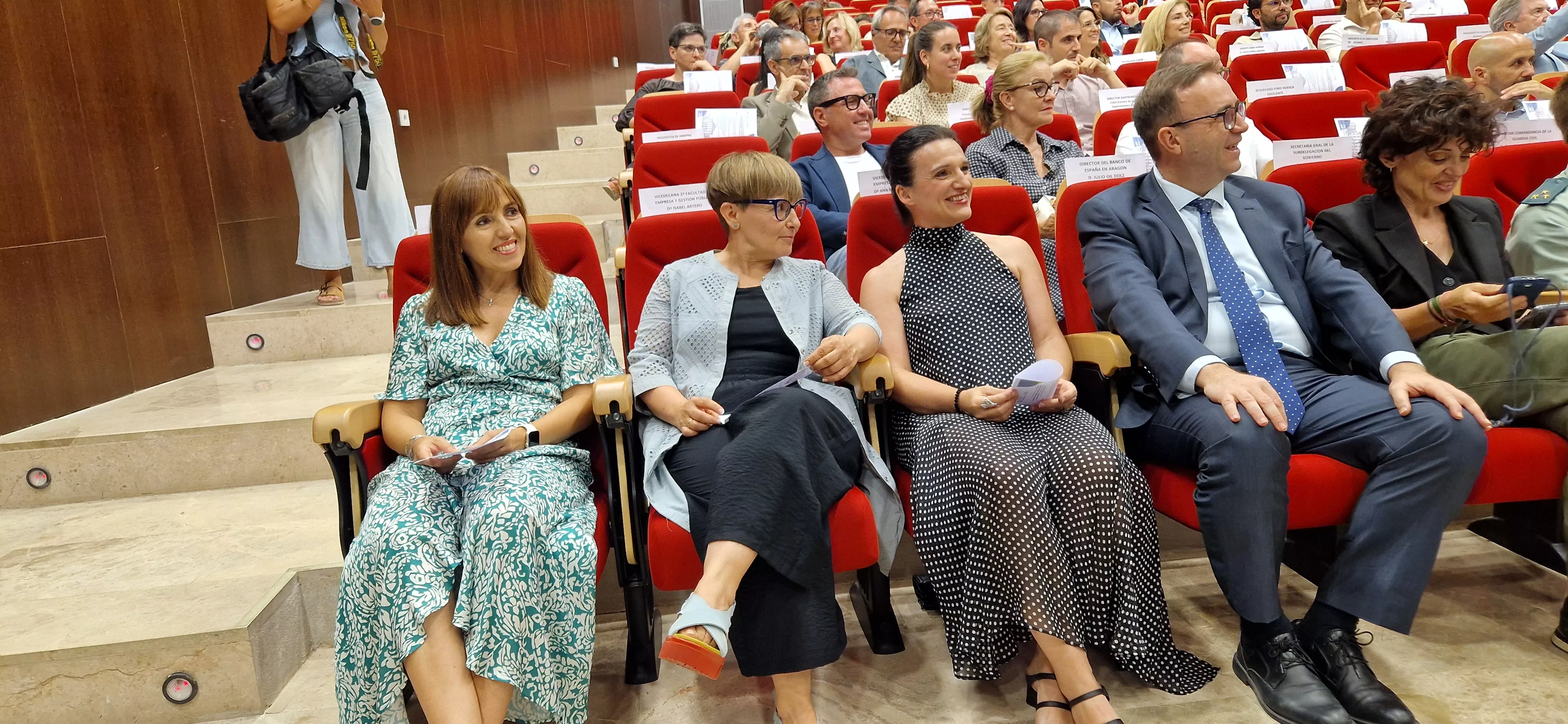 Toma de posesión del nuevo decano de la Facultad de Empresa, Carlos Orús Sanclemente. Foto Myriam Martínez