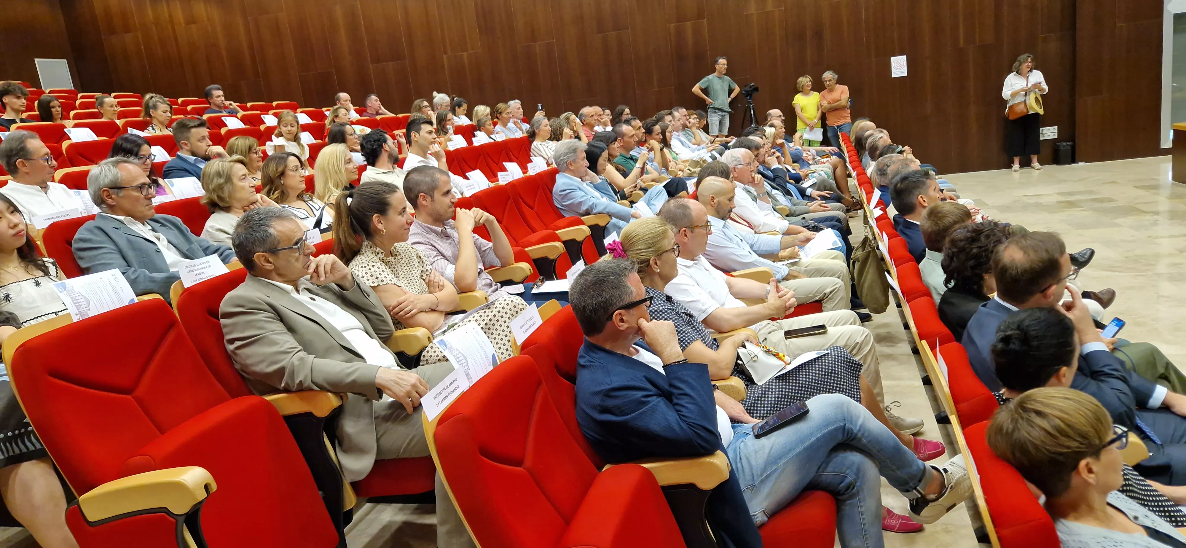 Toma de posesión del nuevo decano de la Facultad de Empresa, Carlos Orús Sanclemente. Foto Myriam Martínez