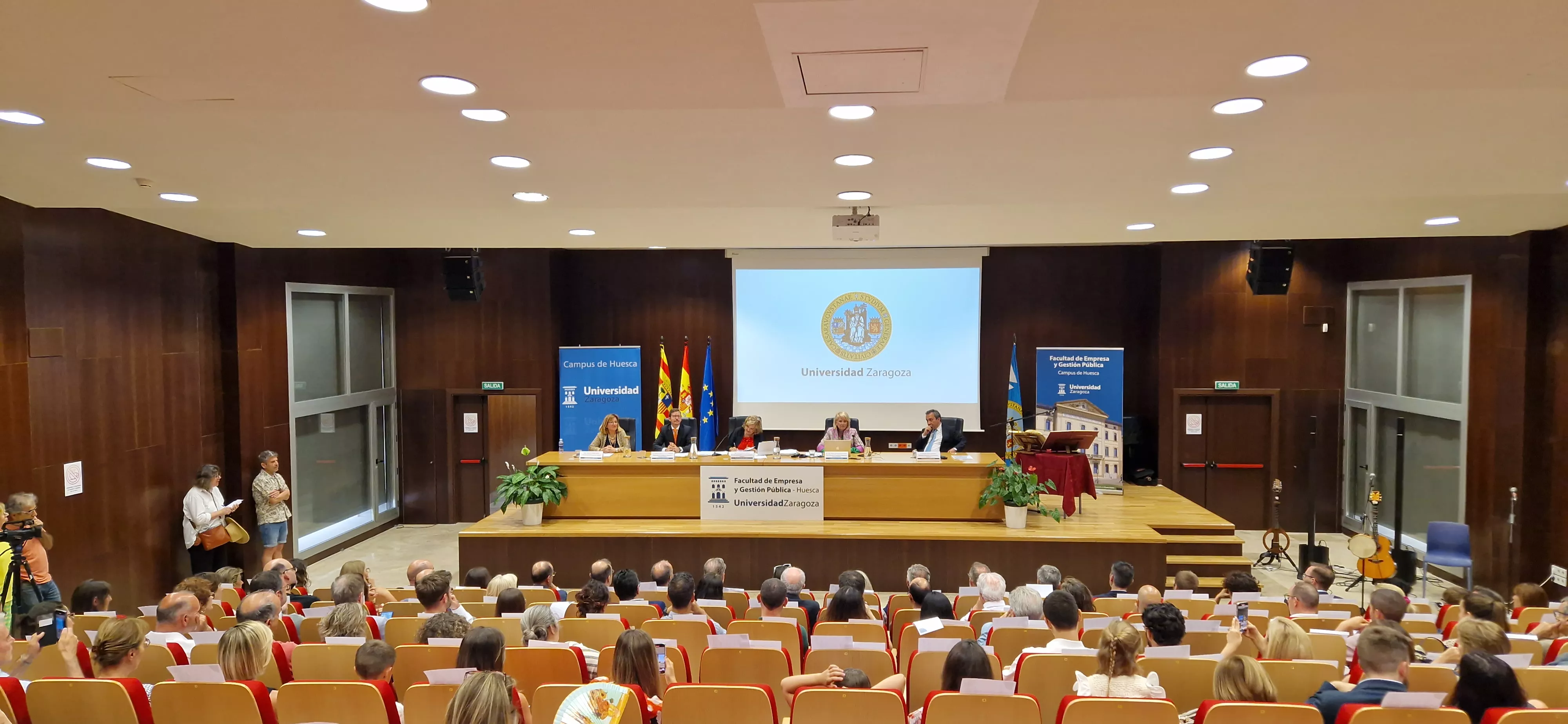 Toma de posesión del nuevo decano de la Facultad de Empresa, Carlos Orús Sanclemente. Foto Myriam Martínez