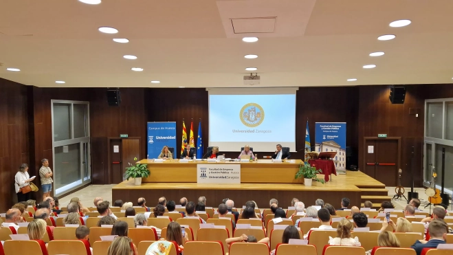 Toma de posesión del nuevo decano de la Facultad de Empresa, Carlos Orús Sanclemente. Foto Myriam Martínez