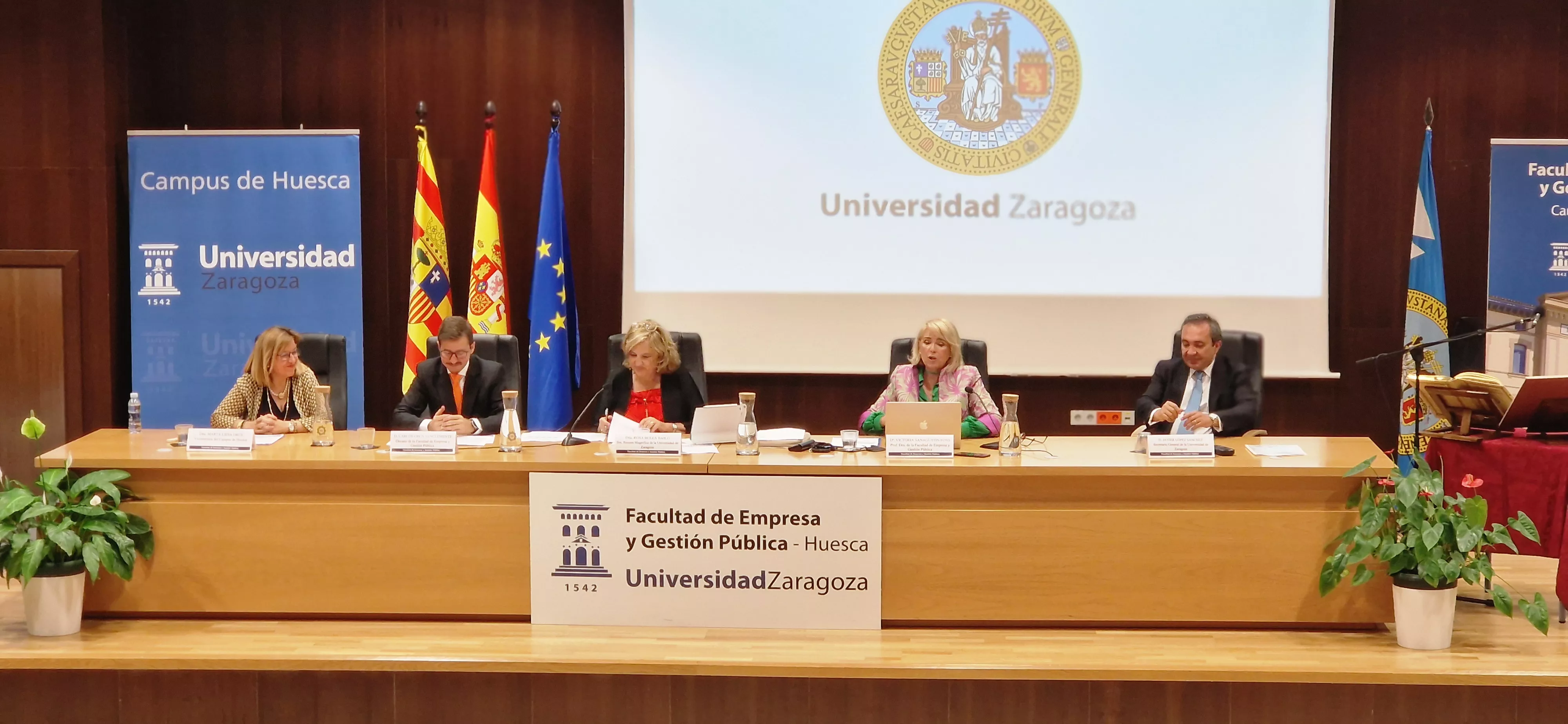 Toma de posesión del nuevo decano de la Facultad de Empresa, Carlos Orús Sanclemente. Foto Myriam Martínez