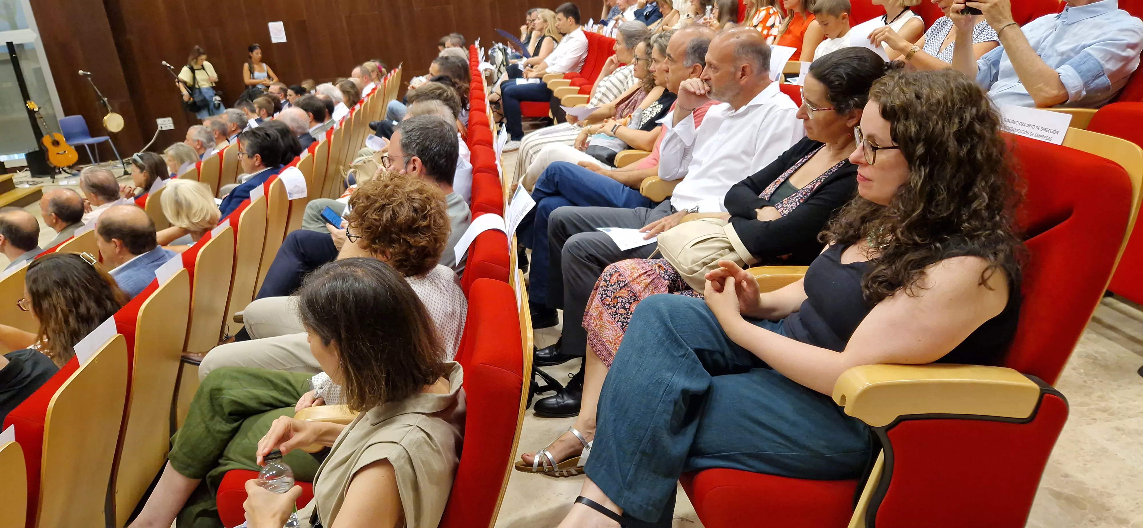 Toma de posesión del nuevo decano de la Facultad de Empresa, Carlos Orús Sanclemente. Foto Myriam Martínez