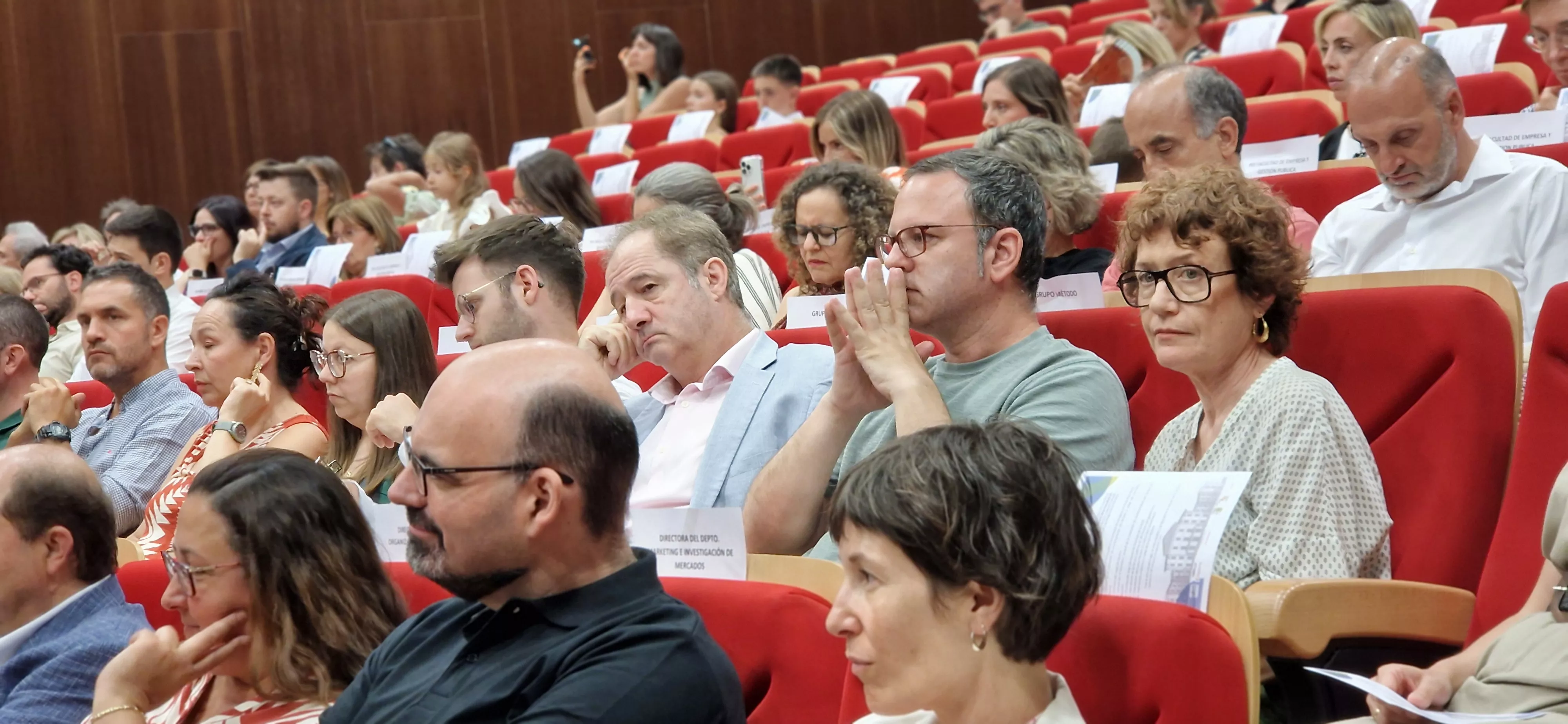 Toma de posesión del nuevo decano de la Facultad de Empresa, Carlos Orús Sanclemente. Foto Myriam Martínez