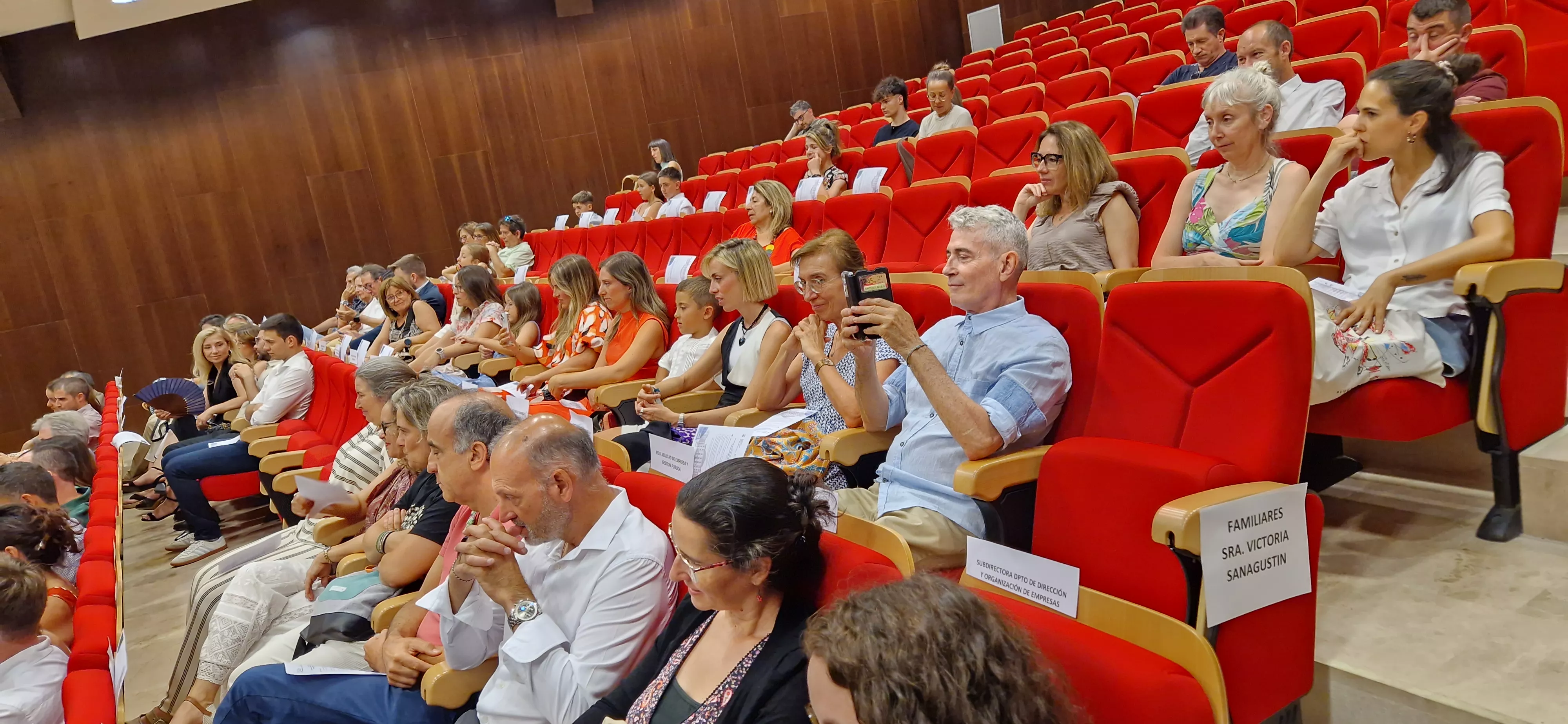 Toma de posesión del nuevo decano de la Facultad de Empresa, Carlos Orús Sanclemente. Foto Myriam Martínez