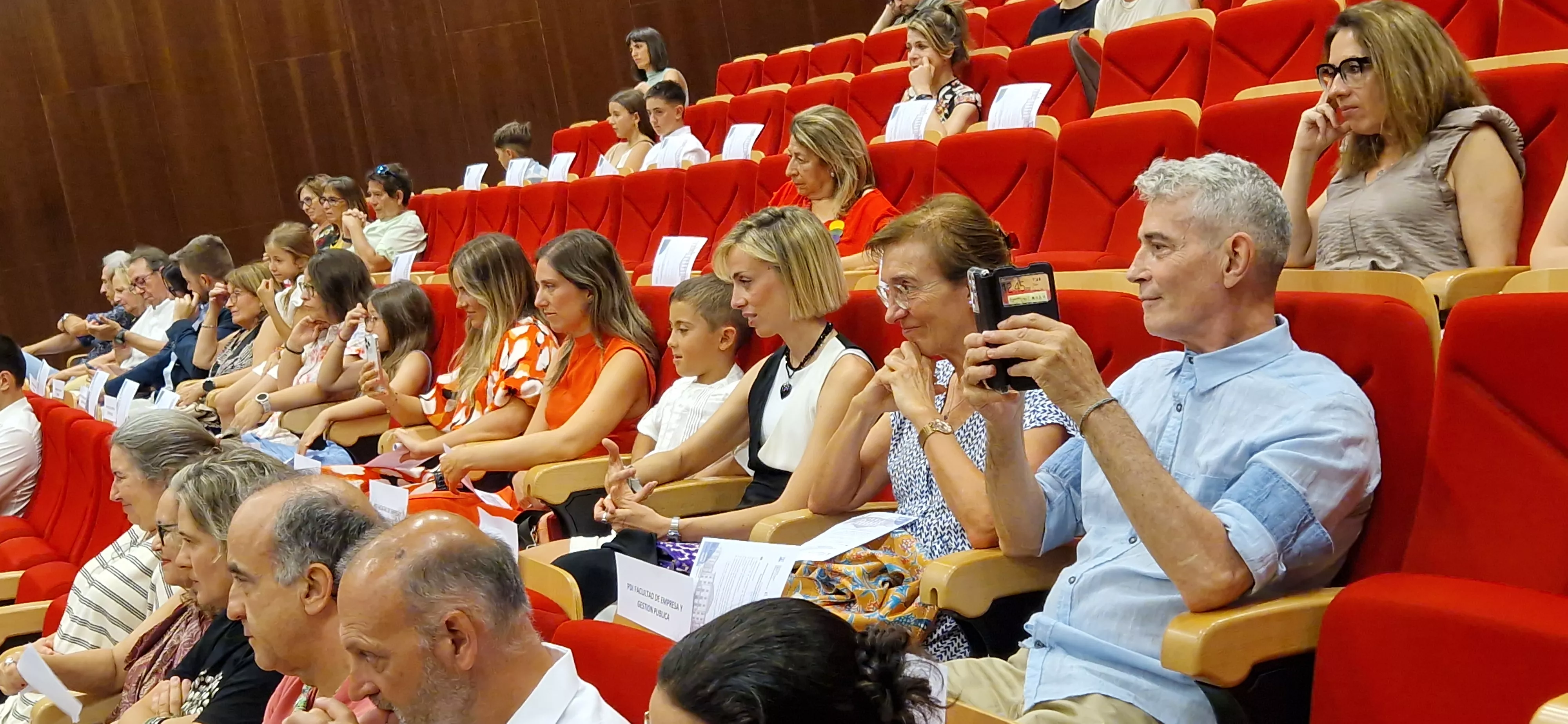 Toma de posesión del nuevo decano de la Facultad de Empresa, Carlos Orús Sanclemente. Foto Myriam Martínez
