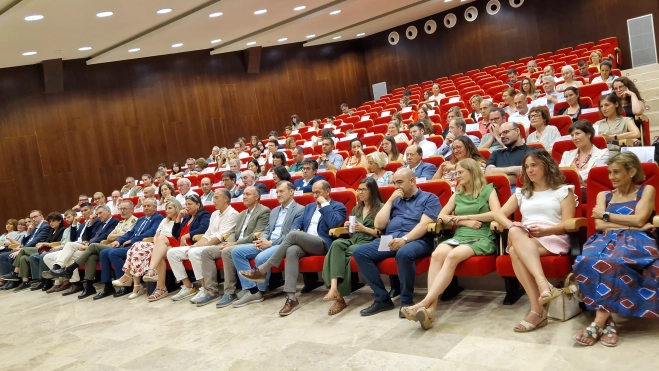 Toma de posesión del nuevo decano de la Facultad de Empresa, Carlos Orús Sanclemente. Foto Myriam Martínez