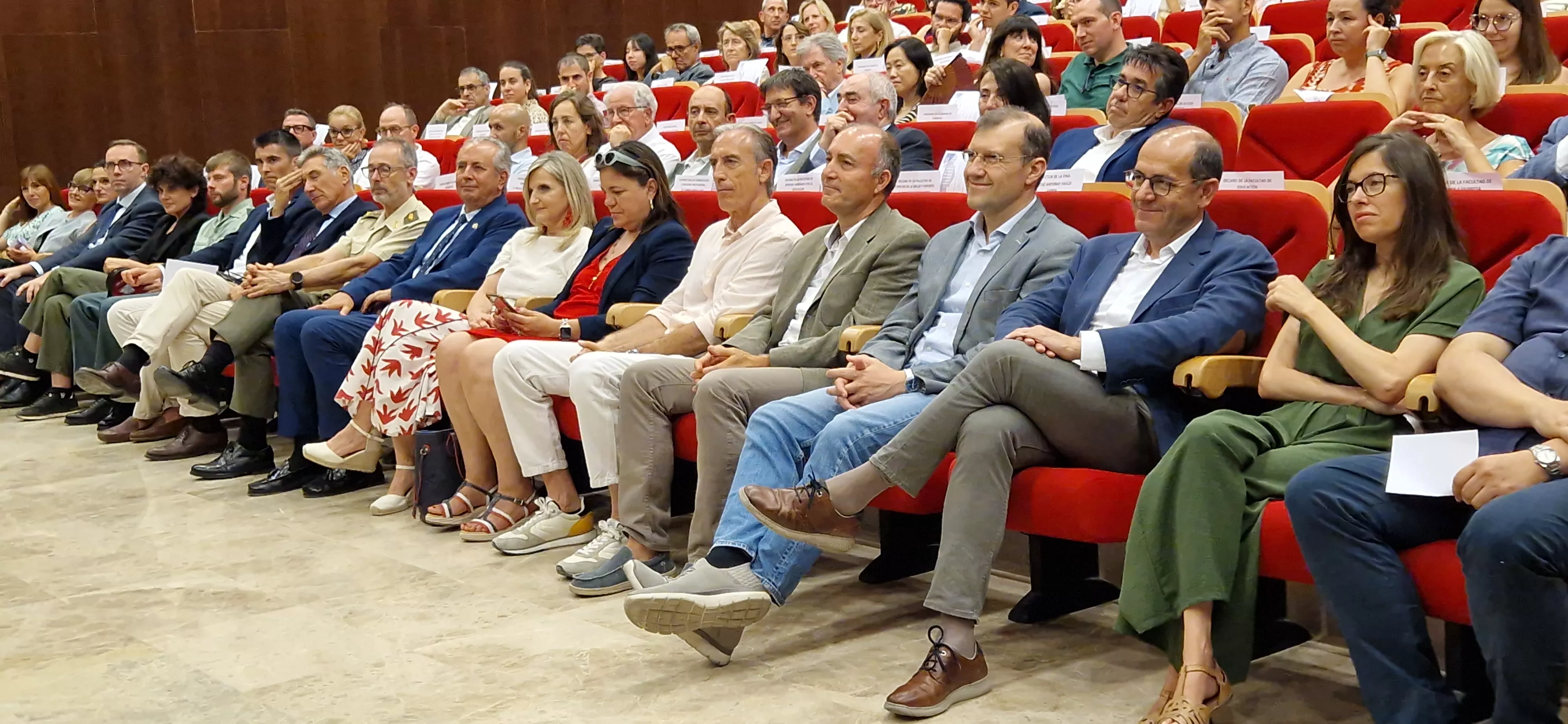 Toma de posesión del nuevo decano de la Facultad de Empresa, Carlos Orús Sanclemente. Foto Myriam Martínez
