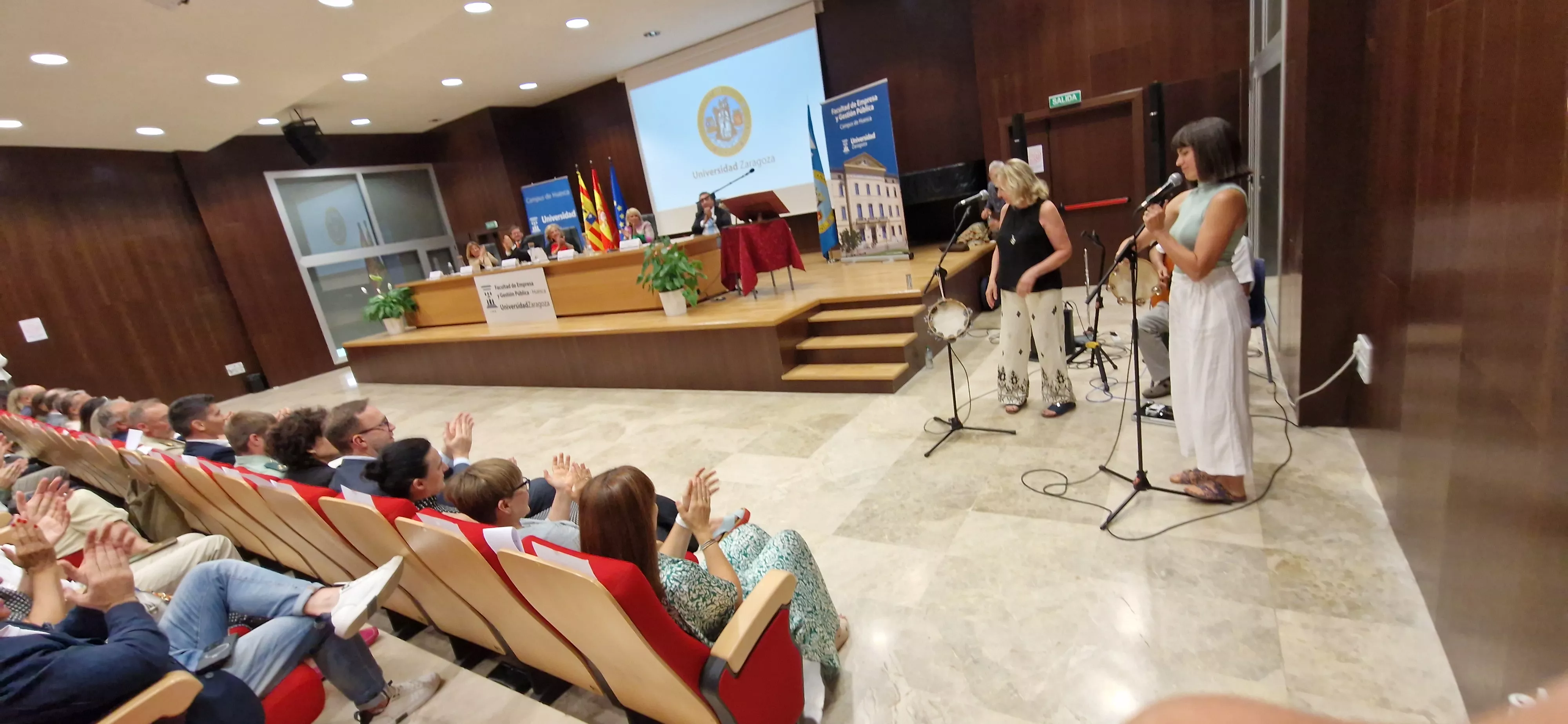 Toma de posesión del nuevo decano de la Facultad de Empresa, Carlos Orús Sanclemente. Foto Myriam Martínez