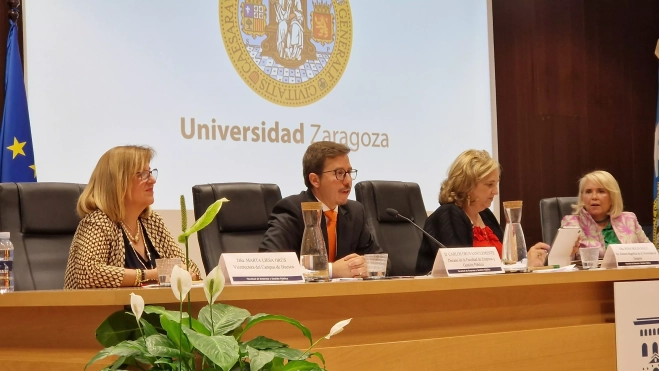 Toma de posesión del nuevo decano de la Facultad de Empresa, Carlos Orús Sanclemente. Foto Myriam Martínez
