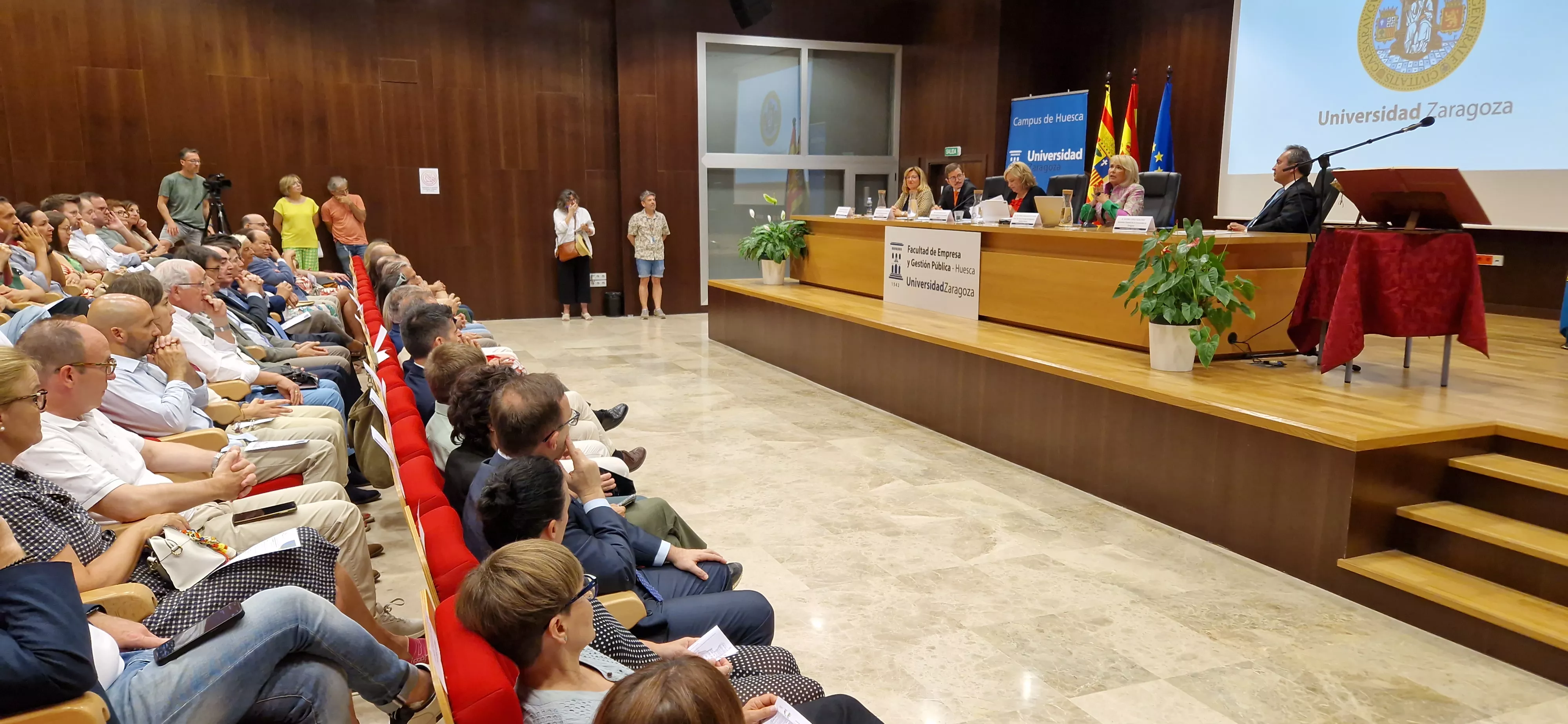 Toma de posesión del nuevo decano de la Facultad de Empresa, Carlos Orús Sanclemente. Foto Myriam Martínez