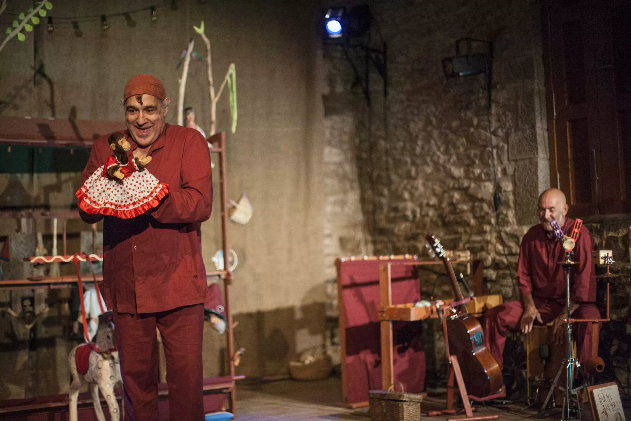 Los Titiriteros de Binéfar estrenan 'Burlesca' y llenan de teatro y música La Casa de los Títeres este verano. Los Titiriteros de Binéfar estrenan 'Burlesca' y llenan de teatro y música La Casa de los Títeres este verano.