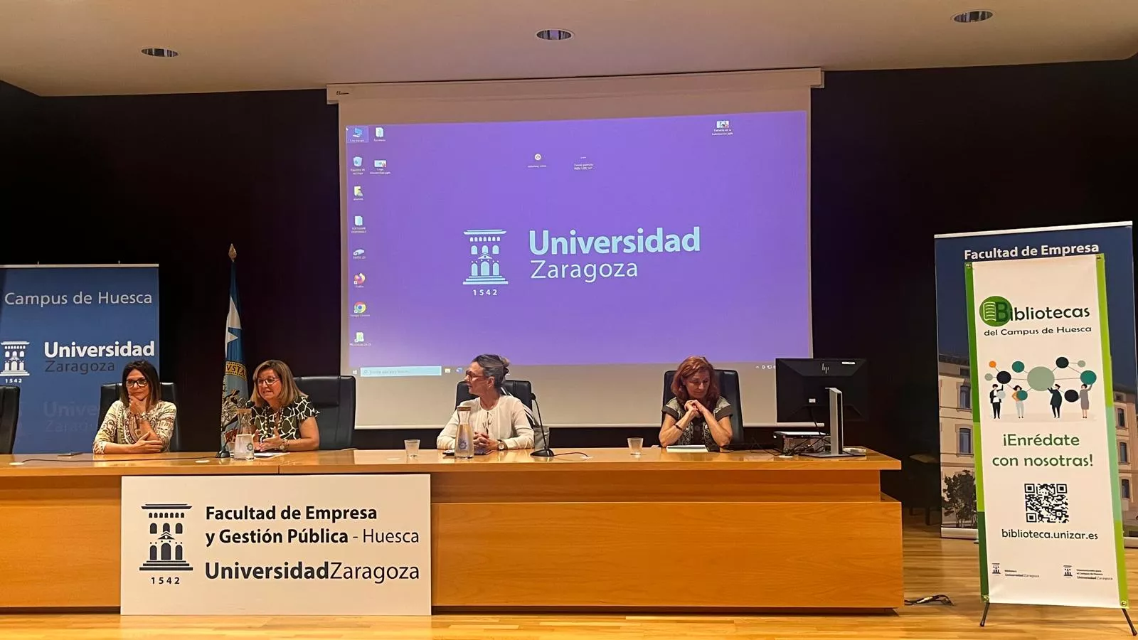 Elena Escar, Marta Liesa, Pilar Pina y Cristina Seguí han presentado el proyecto Biblioteca en Red del Campus de Huesca. Foto Mercedes Manterola