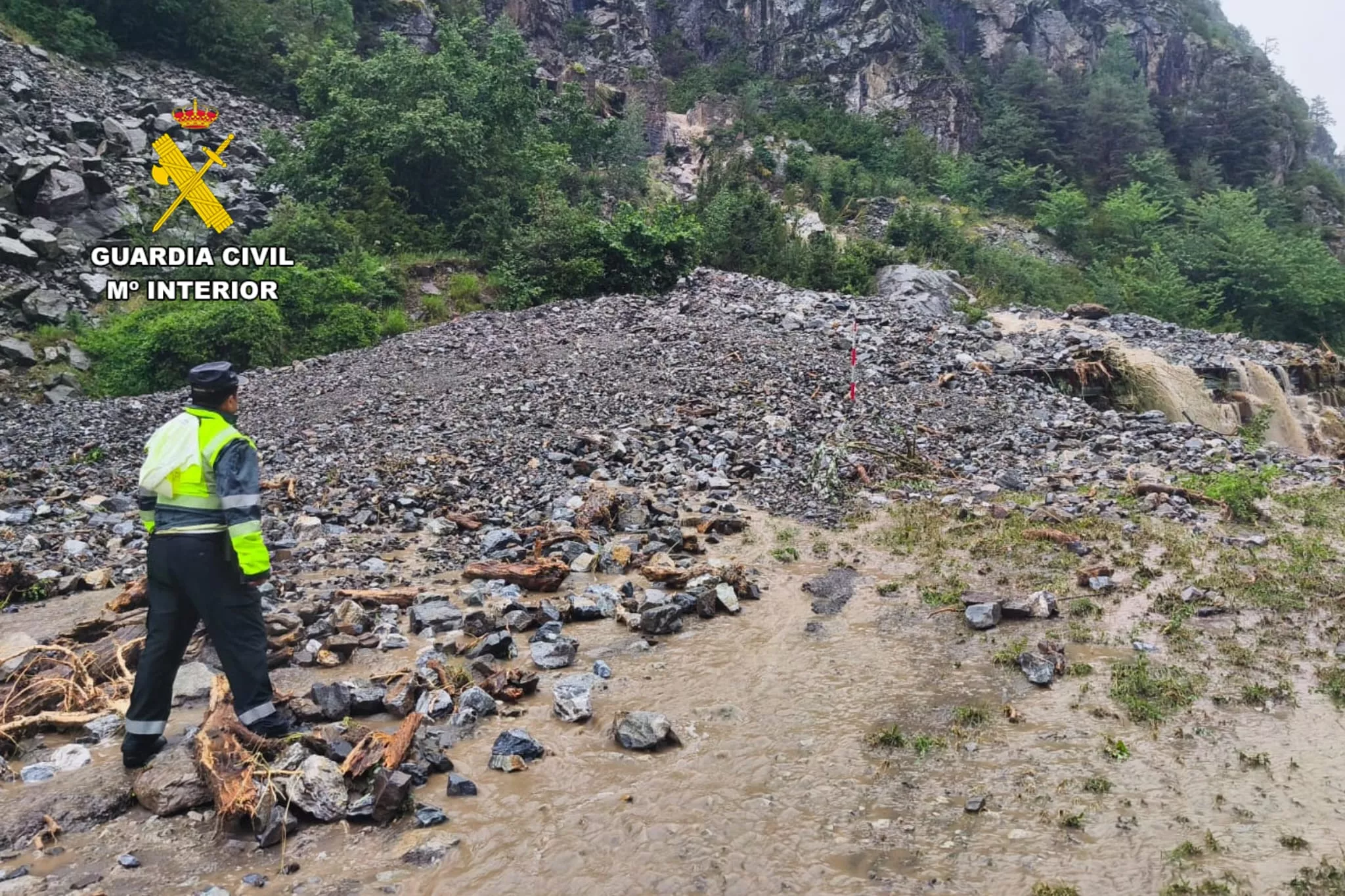Desprendimientos en la carretera A-2606 de acceso al Balneario de Panticosa.