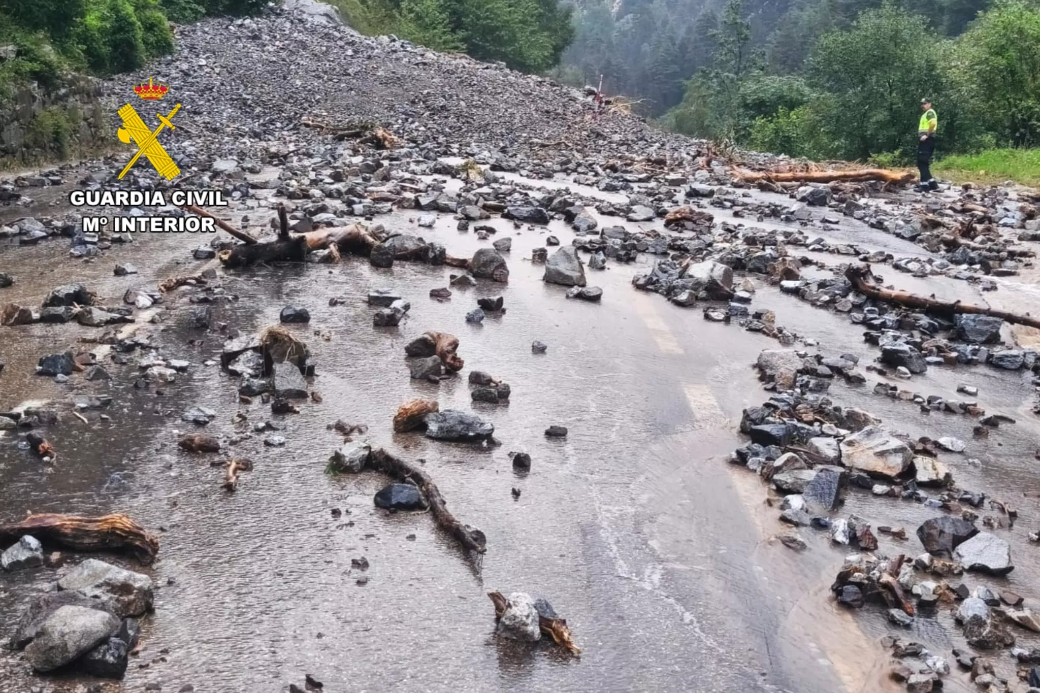 Desprendimientos en la carretera A-2606 de acceso al Balneario de Panticosa.