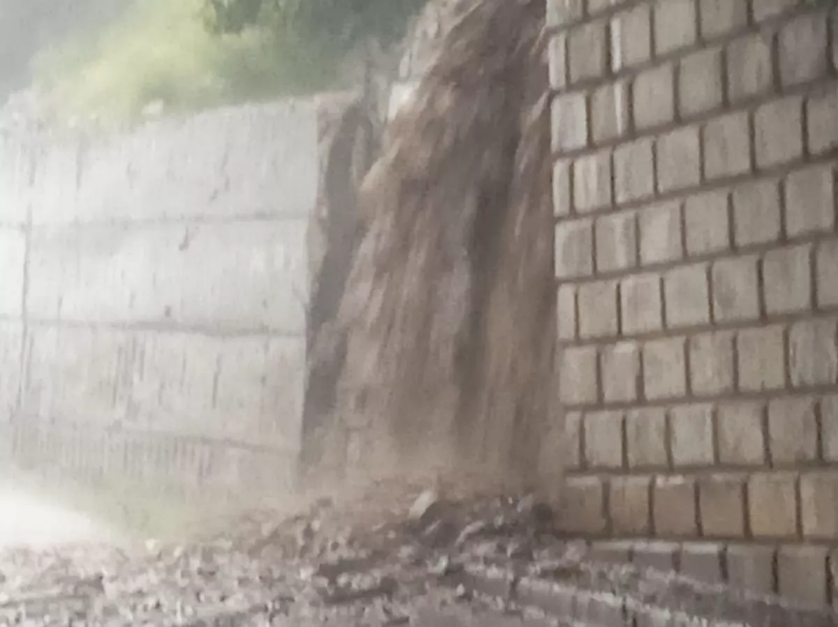 Desprendimientos en la carretera A-2606 de acceso al Balneario de Panticosa.