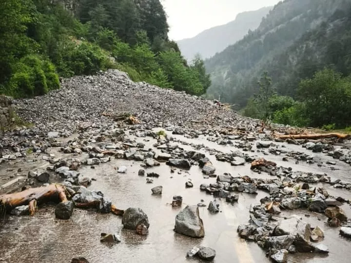 Desprendimientos en la carretera A-2606 de acceso al Balneario de Panticosa.