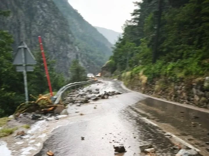 Desprendimientos en la carretera A-2606 de acceso al Balneario de Panticosa.