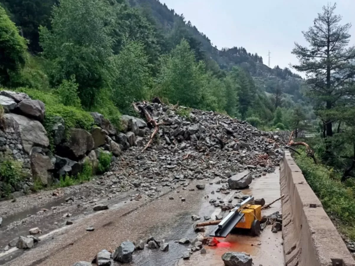 Desprendimientos en la carretera A-2606 de acceso al Balneario de Panticosa.