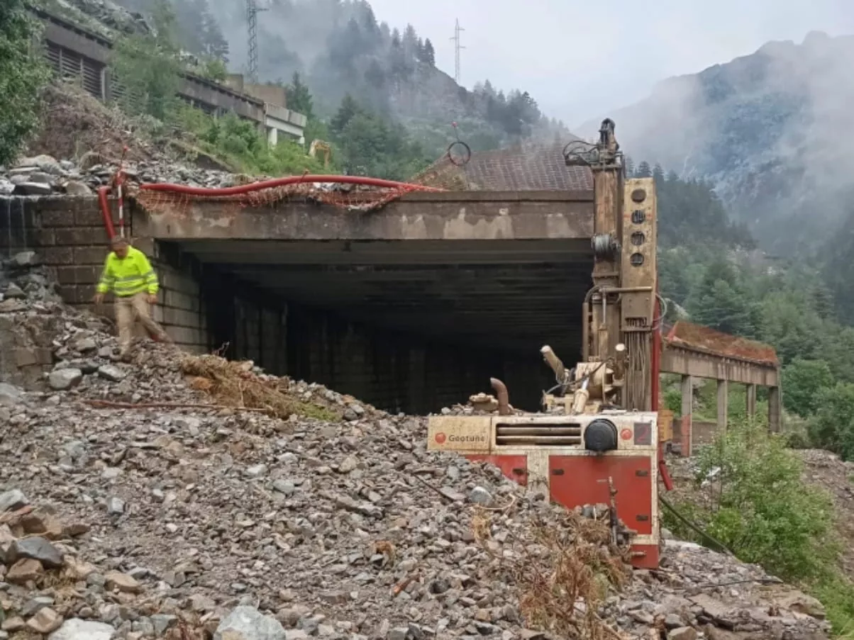 Desprendimientos en la carretera A-2606 de acceso al Balneario de Panticosa.
