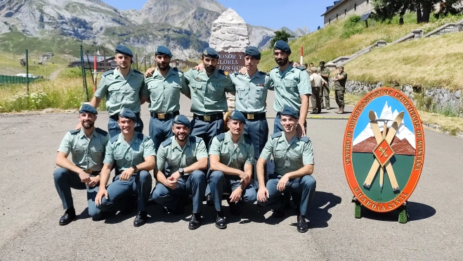 AAA CLAUSURA XXXVII CURSO Alumnos del curso 01 AAA CLAUSURA XXXVII CURSO Alumnos del curso 01