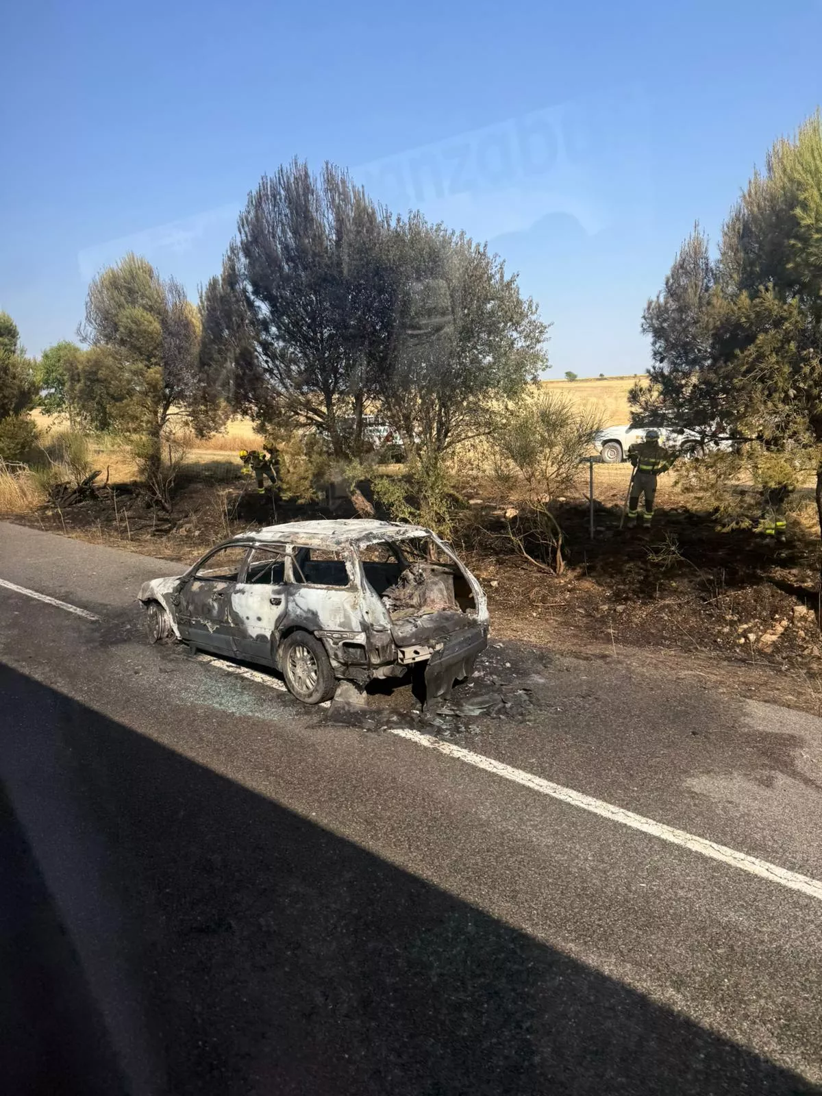 Coche incendiado en Almudévar