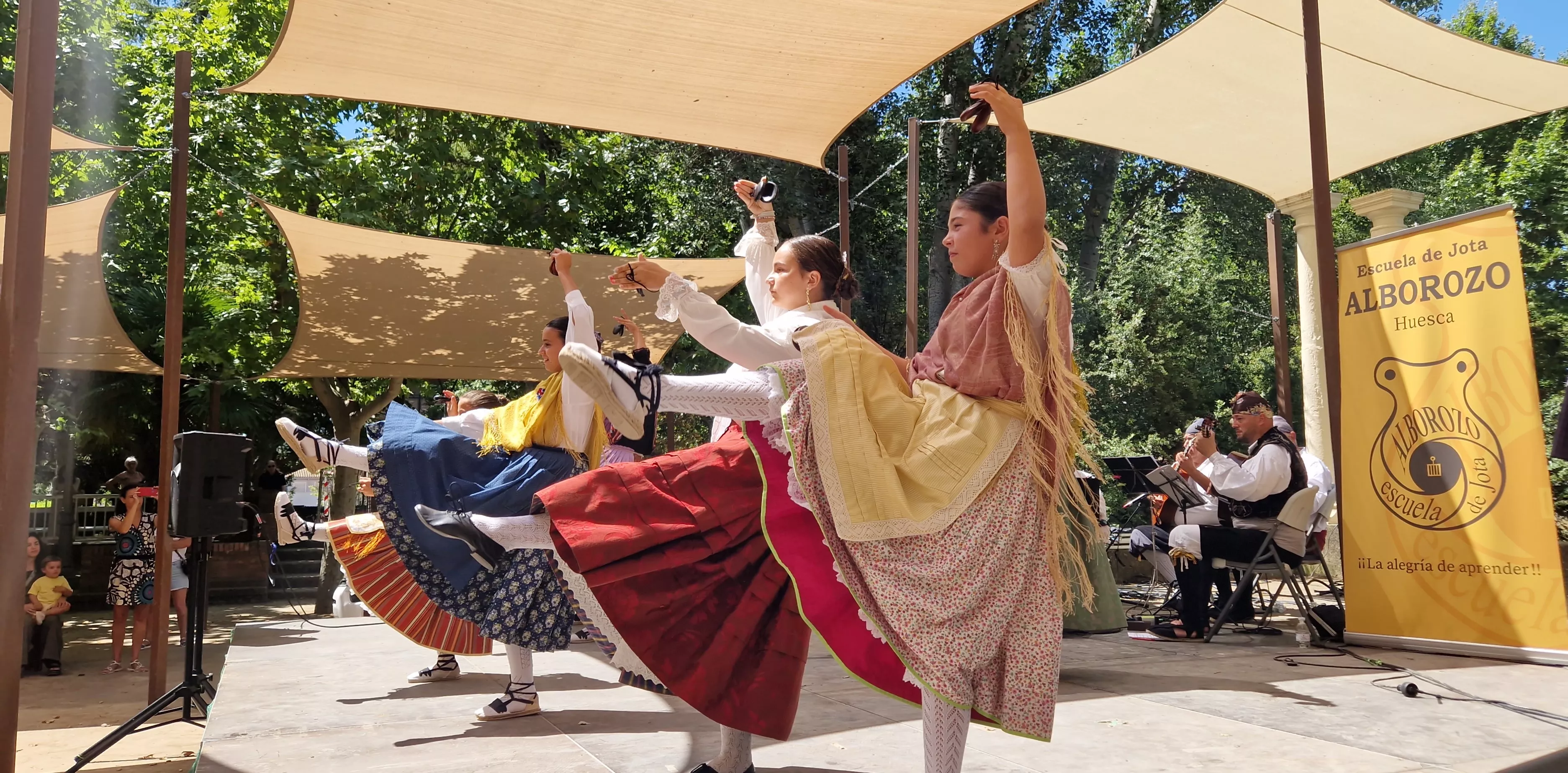 Gala fin de curso de la Escuela de Folclore Alborozo. Foto Myriam Martínez