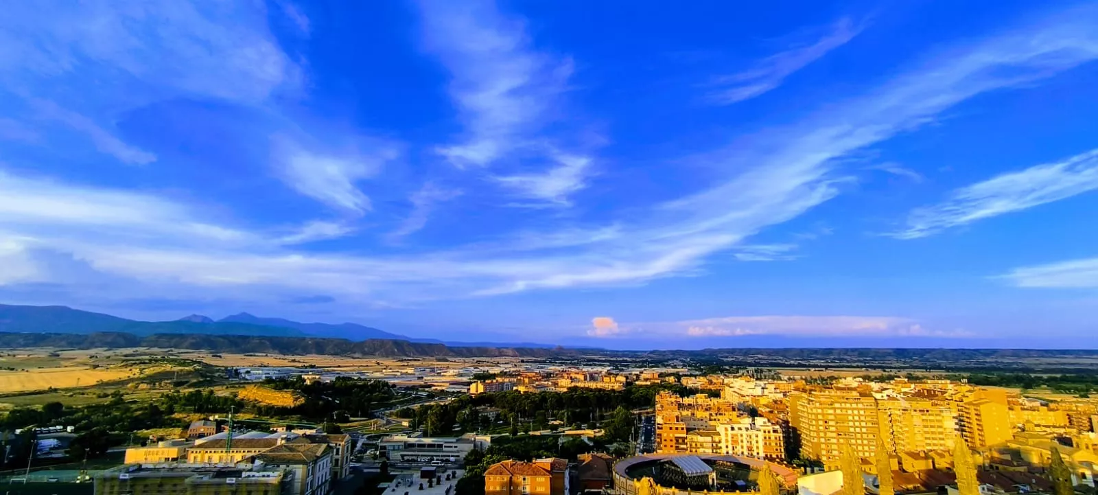 Vistas de Huesca desde la torre de la Catedral en la Noche de los Museos. Foto Joaquín Santafé