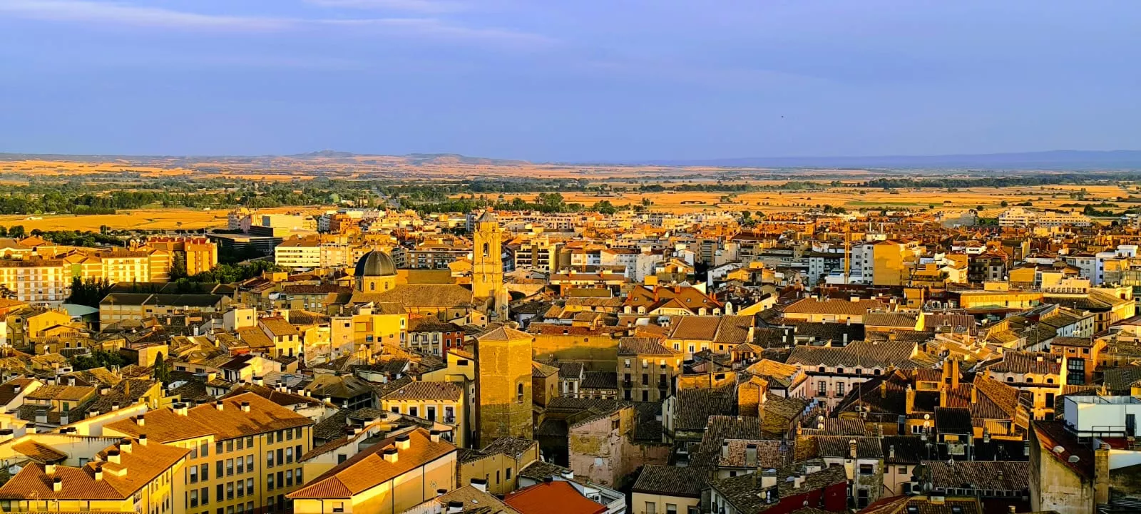 Vistas de Huesca desde la torre de la Catedral en la Noche de los Museos. Foto Joaquín Santafé