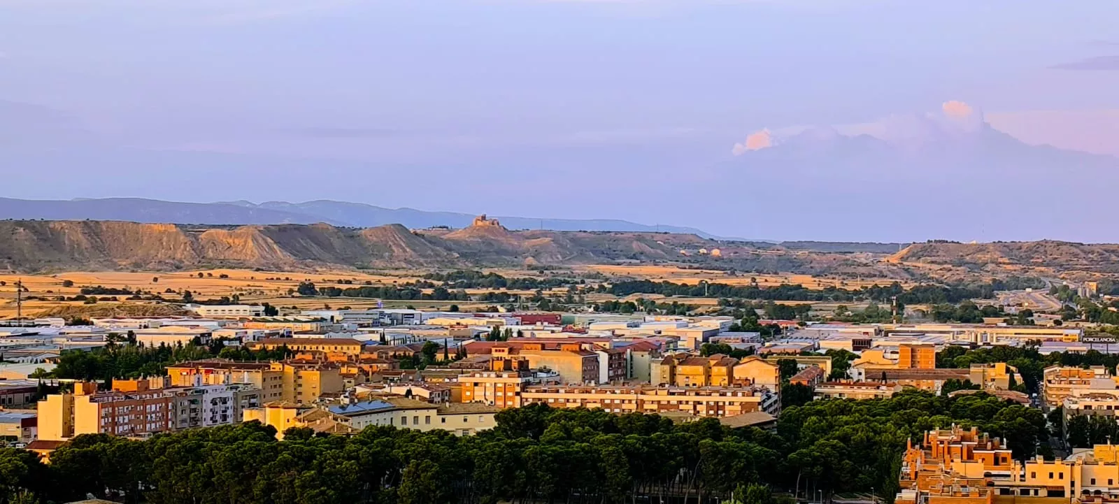 Vistas de Huesca desde la torre de la Catedral en la Noche de los Museos. Foto Joaquín Santafé