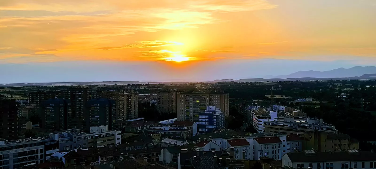 Vistas de Huesca desde la torre de la Catedral en la Noche de los Museos. Foto Joaquín Santafé