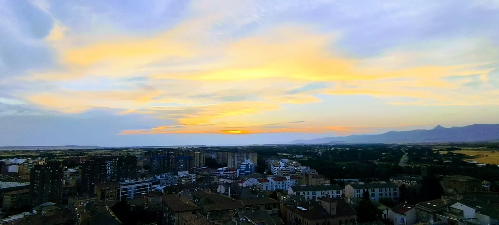 Vistas de Huesca desde la torre de la Catedral en la Noche de los Museos. Foto Joaquín Santafé