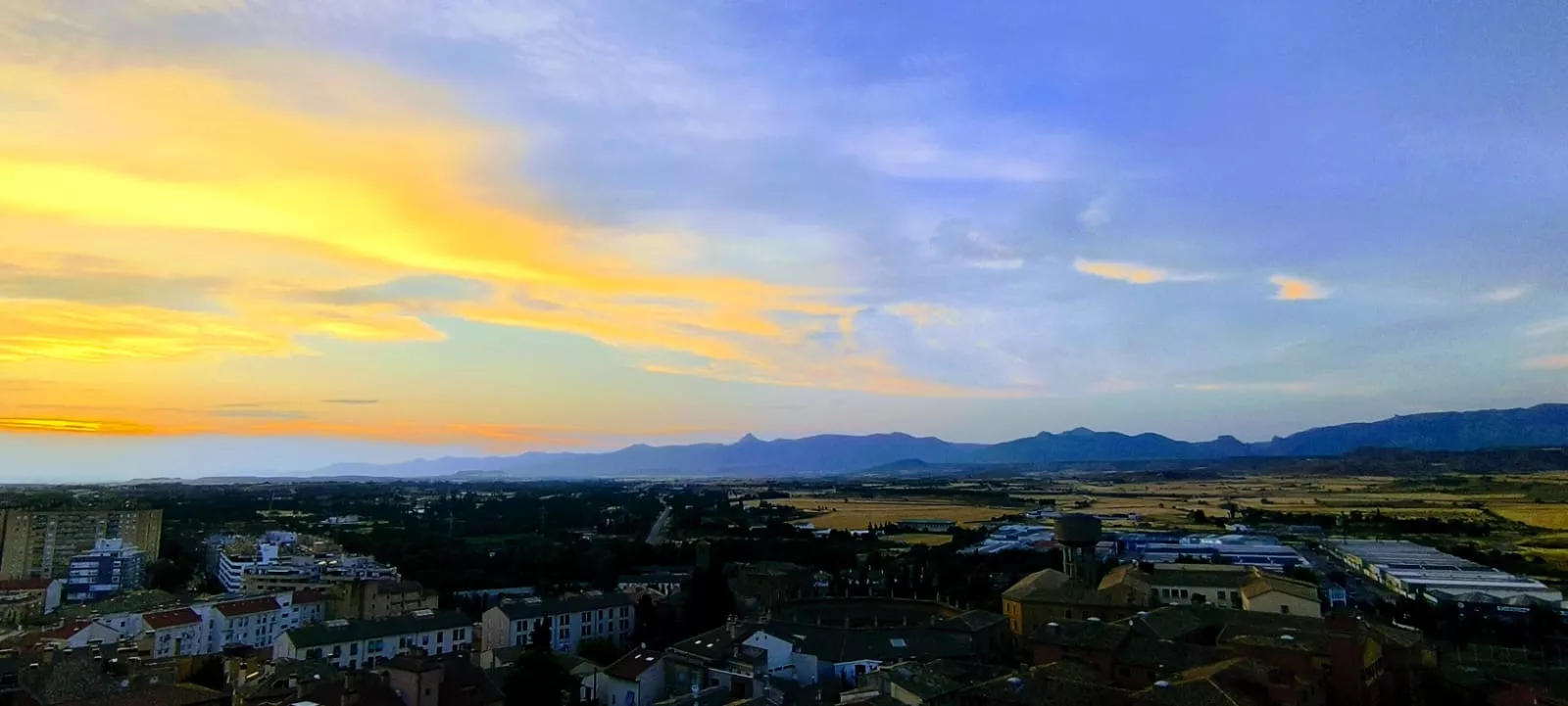 Vistas de Huesca desde la torre de la Catedral en la Noche de los Museos. Foto Joaquín Santafé