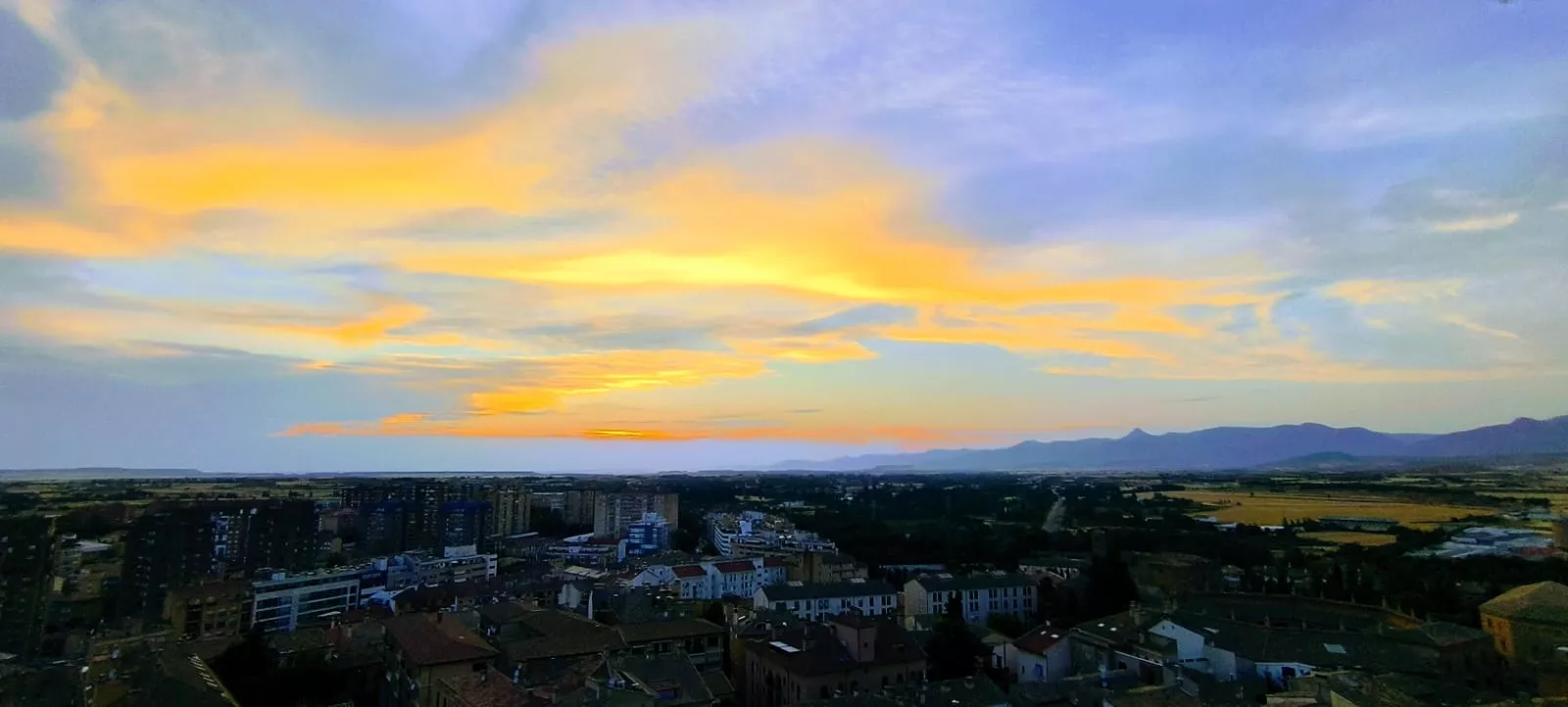 Vistas de Huesca desde la torre de la Catedral en la Noche de los Museos. Foto Joaquín Santafé