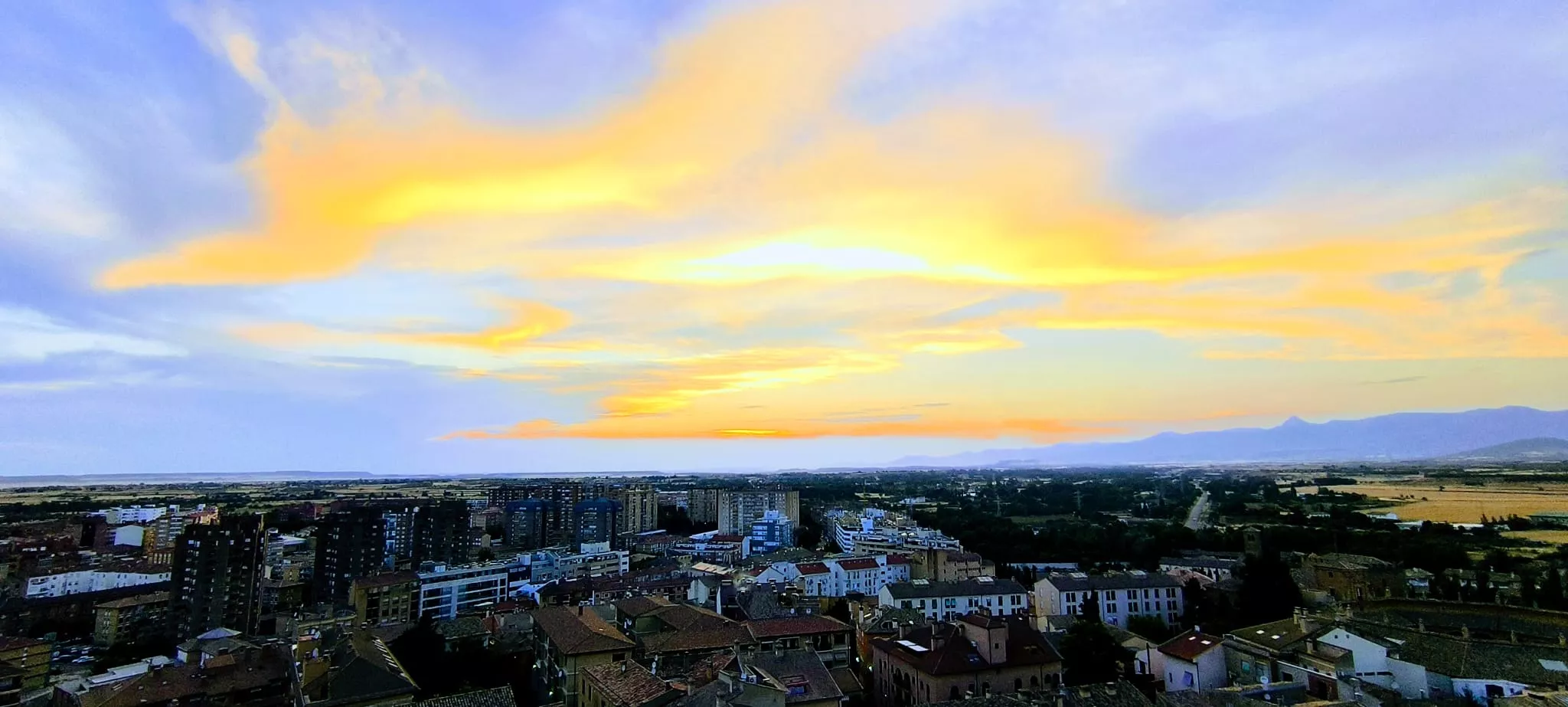Vistas de Huesca desde la torre de la Catedral en la Noche de los Museos. Foto Joaquín Santafé