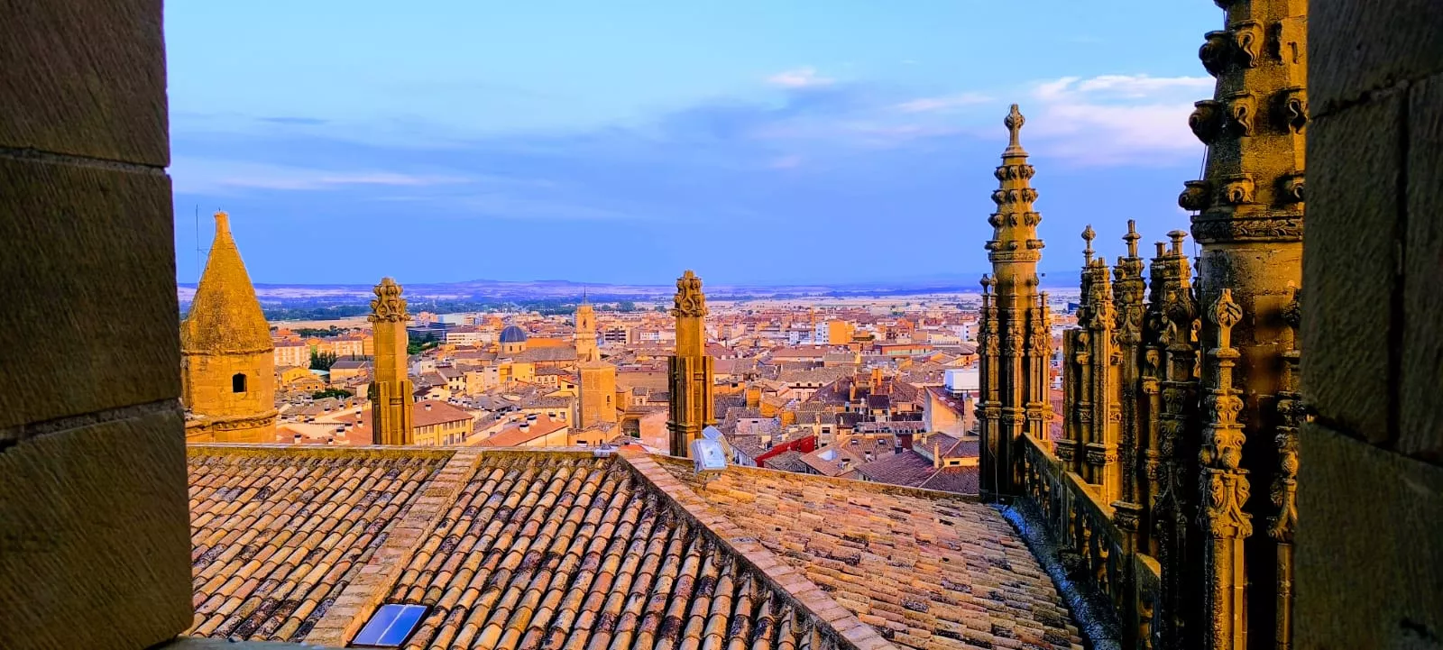 Vistas de Huesca desde la torre de la Catedral en la Noche de los Museos. Foto Joaquín Santafé