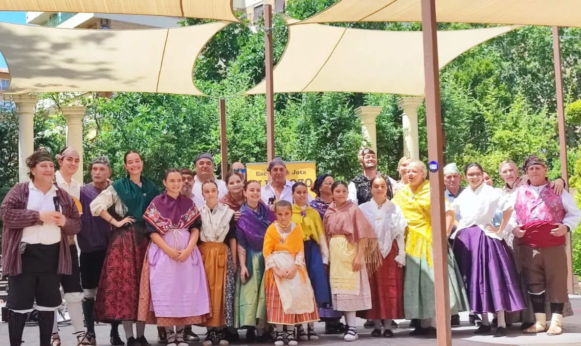 Gala fin de curso de la Escuela de Folclore Alborozo. 