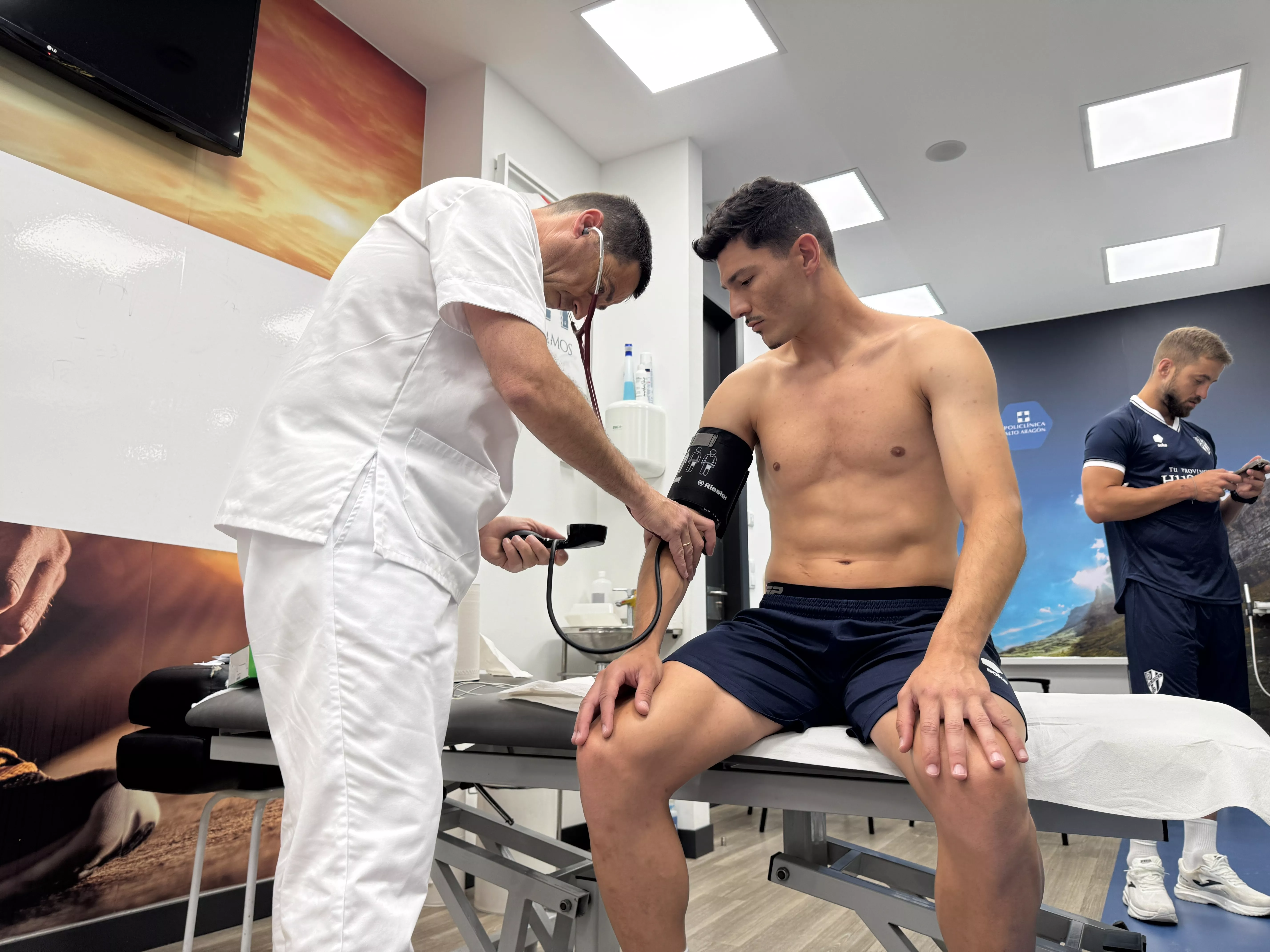 Reconocimiento médico de los jugadores del Huesca. Fotos SD Huesca