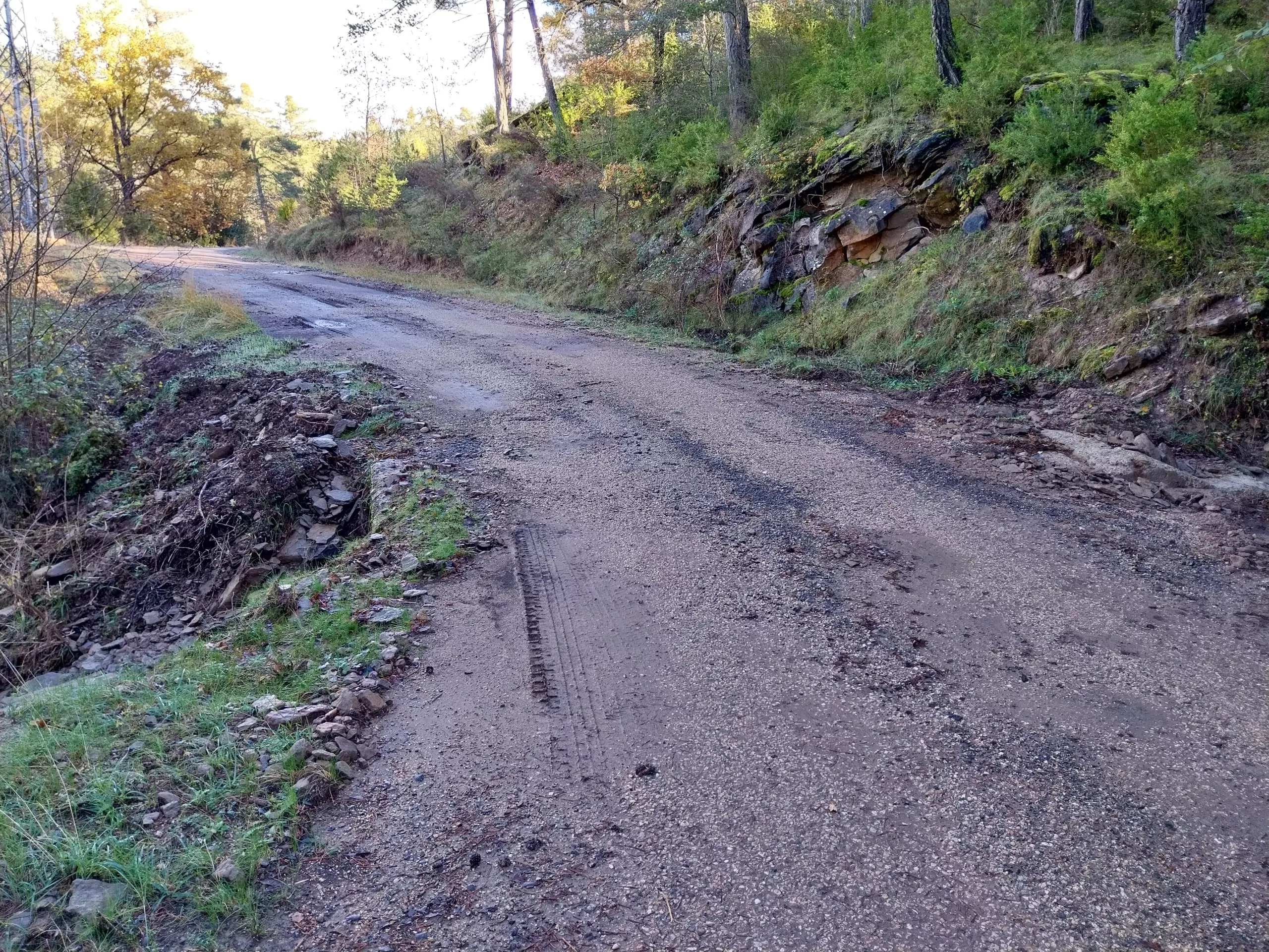 Estado actual de la vía A-1604 en la Guarguera