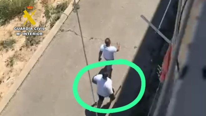 El individuo con el hacha, por la calle El individuo con el hacha, por la calle